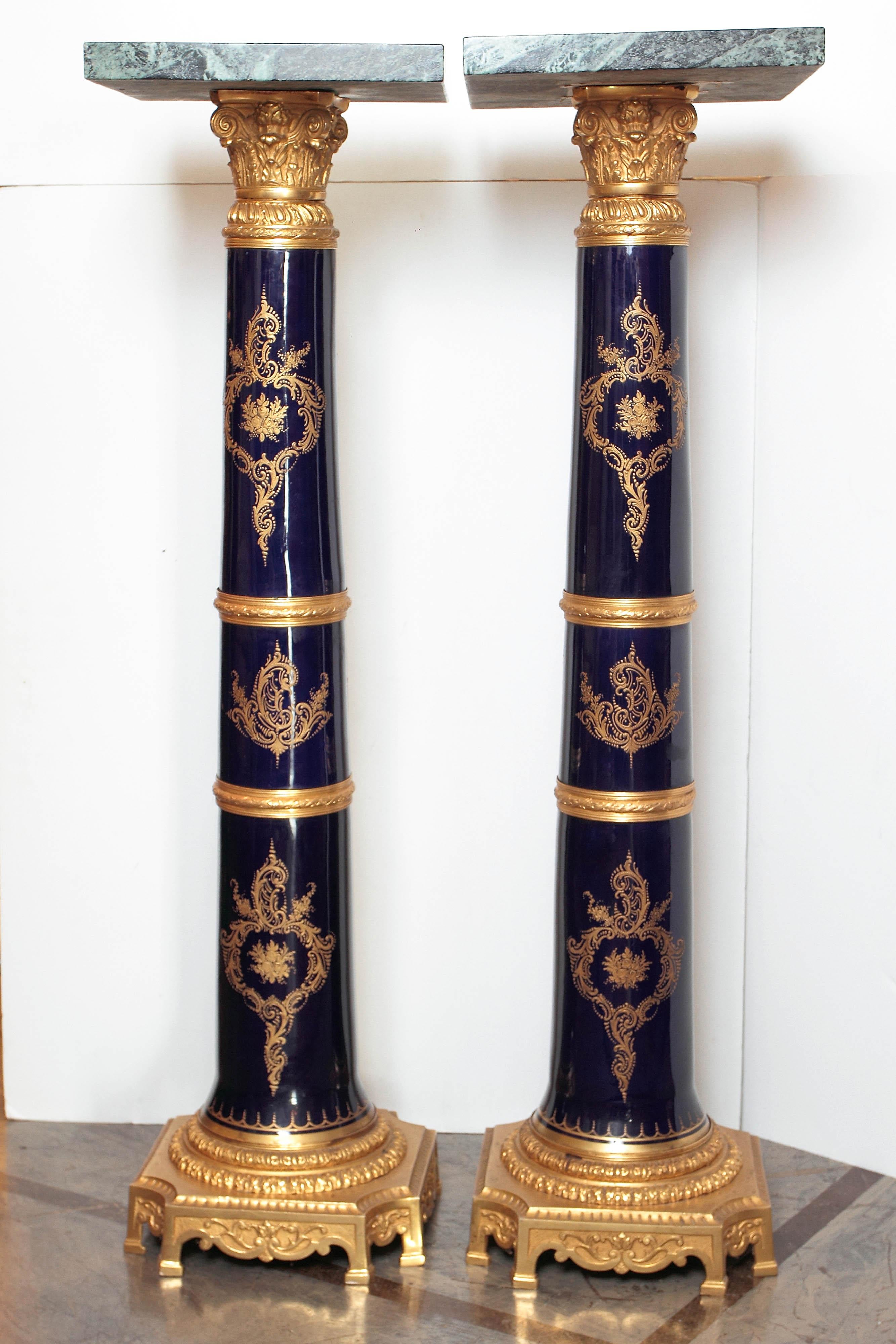 Pair of French 19th Century Porcelain Serves Hand-Painted Pedestals For Sale 7