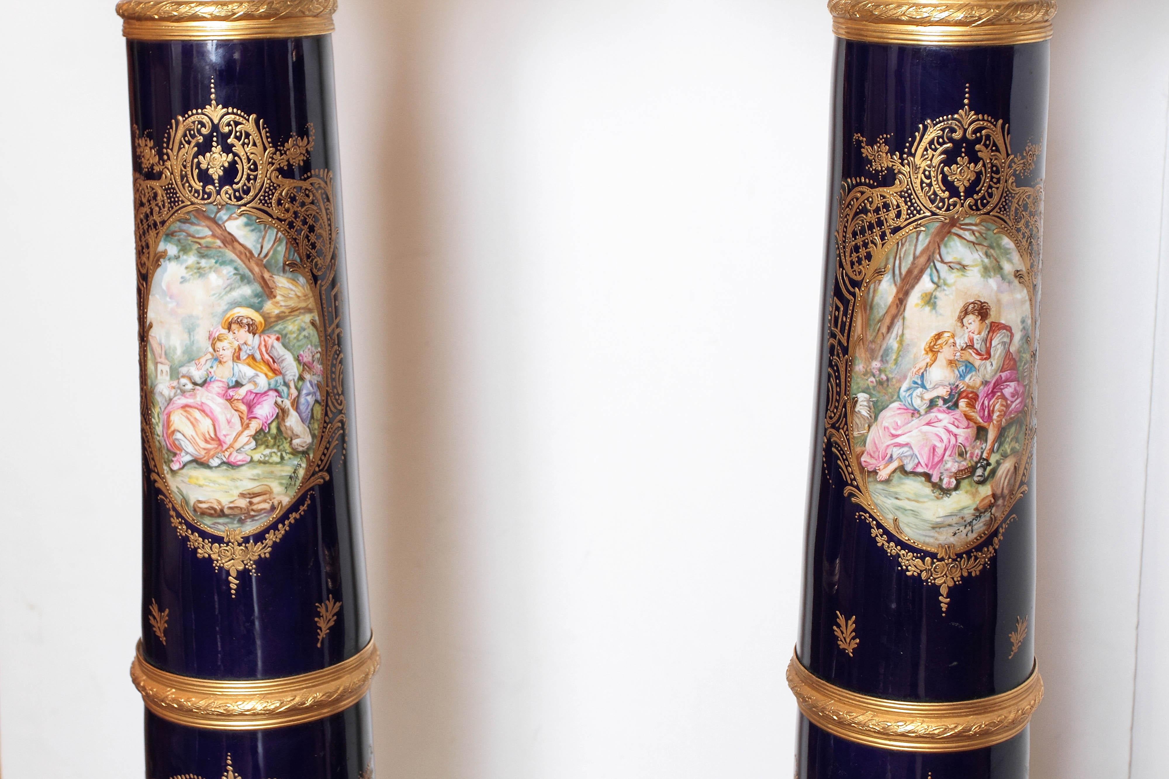 Pair of French 19th Century Porcelain Serves Hand-Painted Pedestals For Sale 3