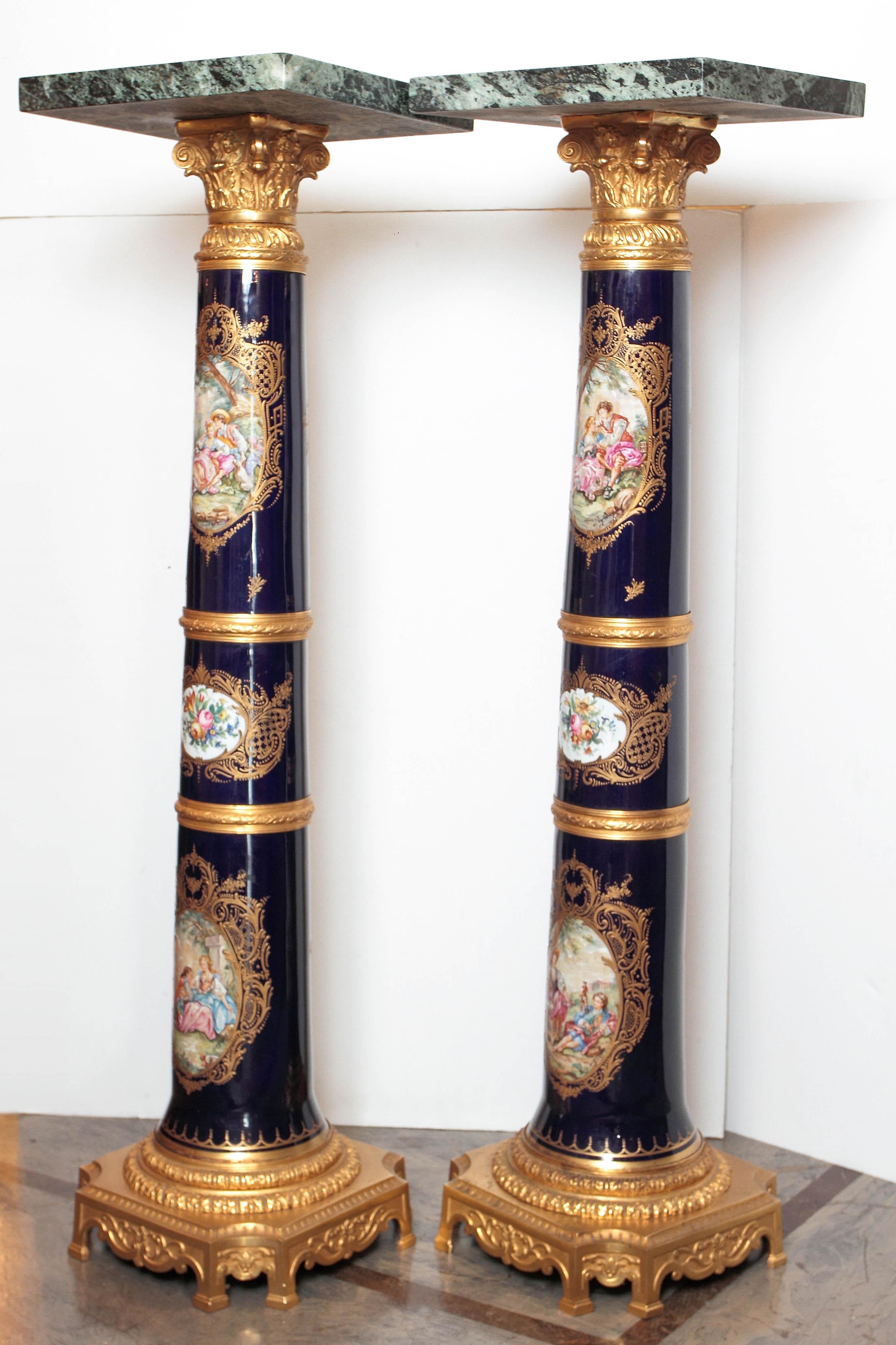Pair of French 19th Century Porcelain Serves Hand-Painted Pedestals For Sale 4