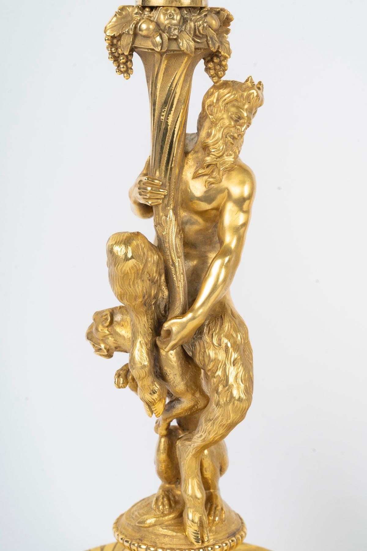 Coppia di candelabri francesi del XIX secolo in stile Regence con ormolatura in vendita 3