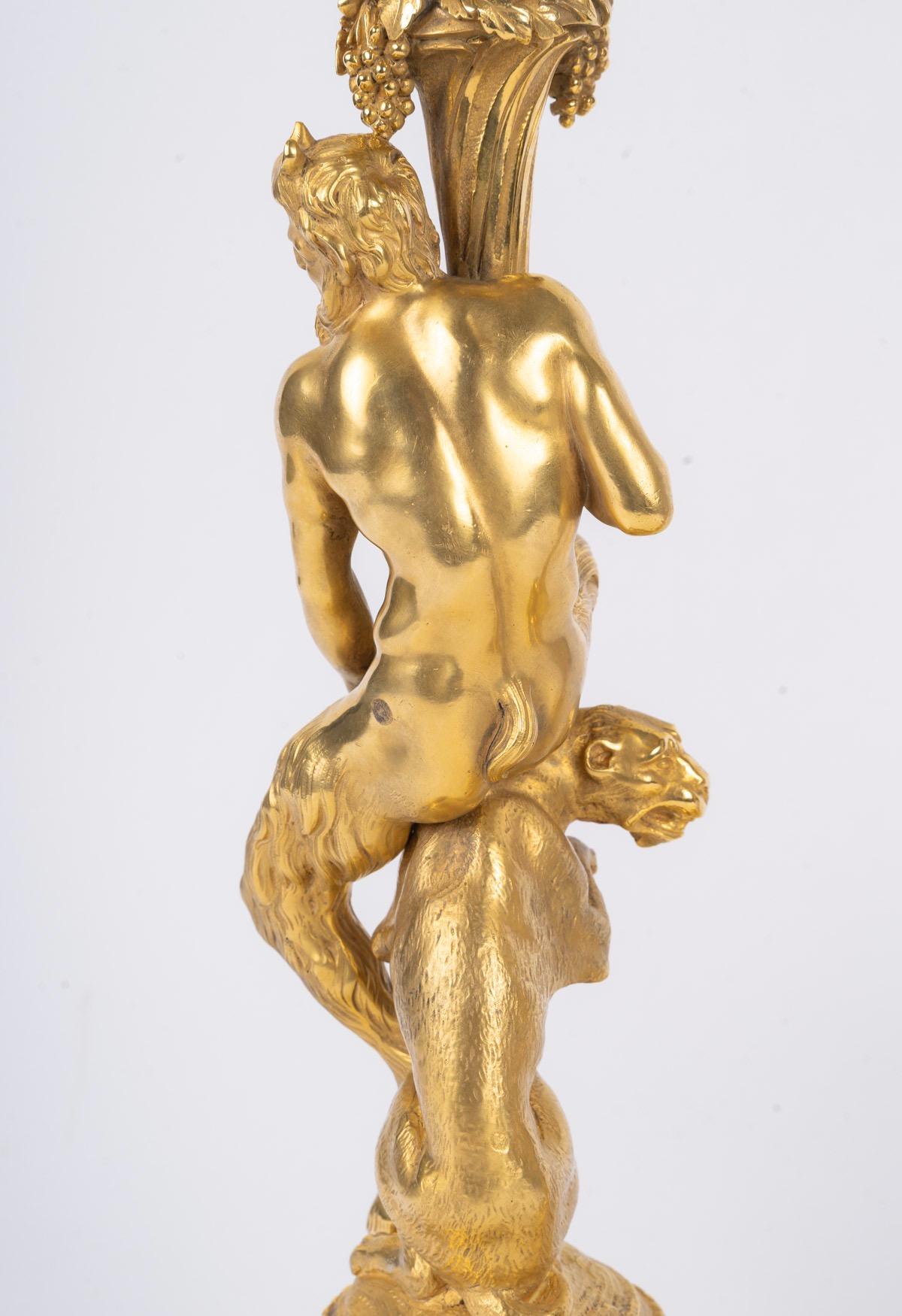 Coppia di candelabri francesi del XIX secolo in stile Regence con ormolatura in vendita 4