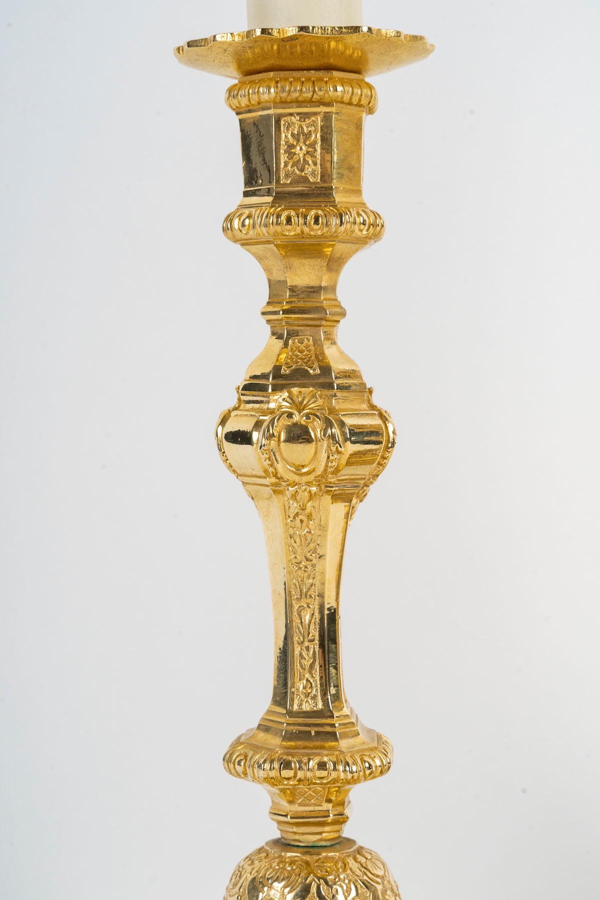 Francese Coppia di candelabri francesi del XIX secolo in stile Regence con ormolatura in vendita