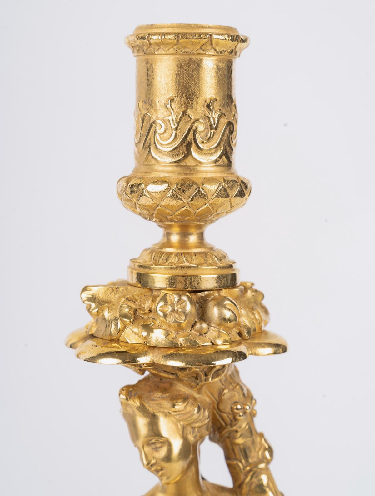 Francese Coppia di candelabri francesi del XIX secolo in stile Regence con ormolatura in vendita