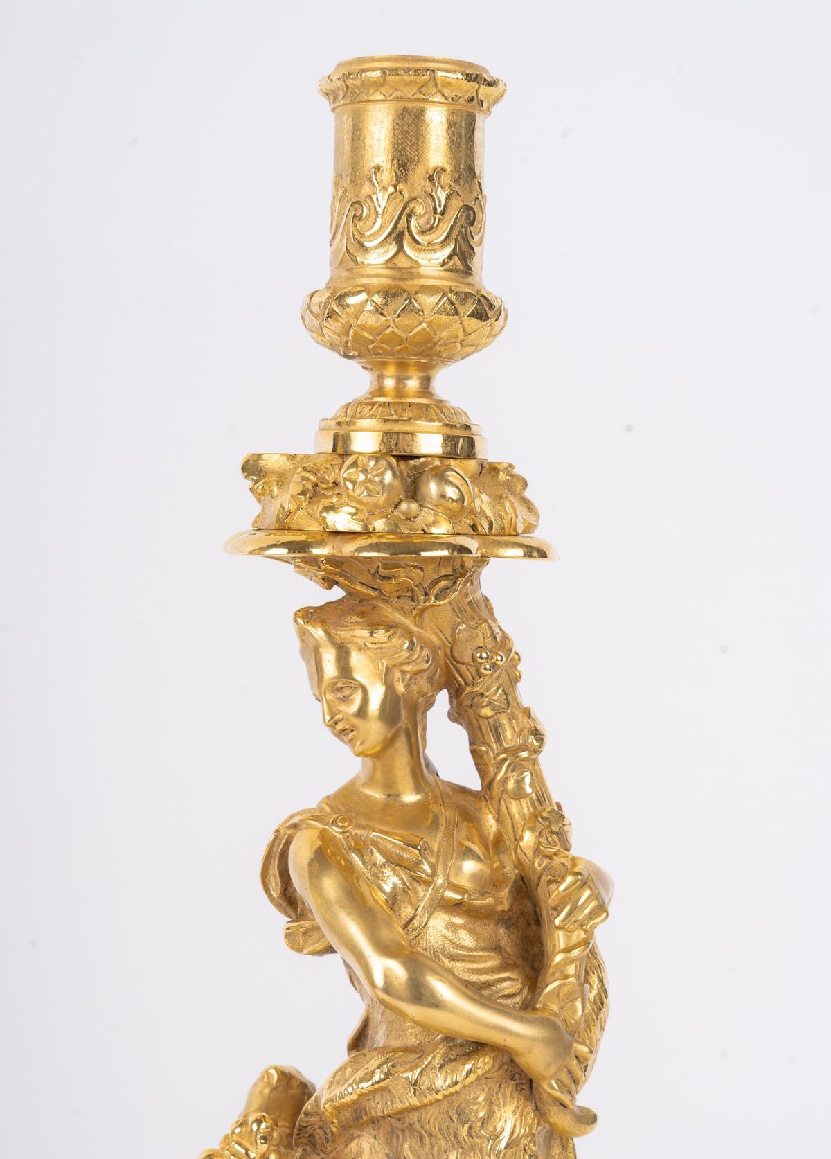 Dorato Coppia di candelabri francesi del XIX secolo in stile Regence con ormolatura in vendita