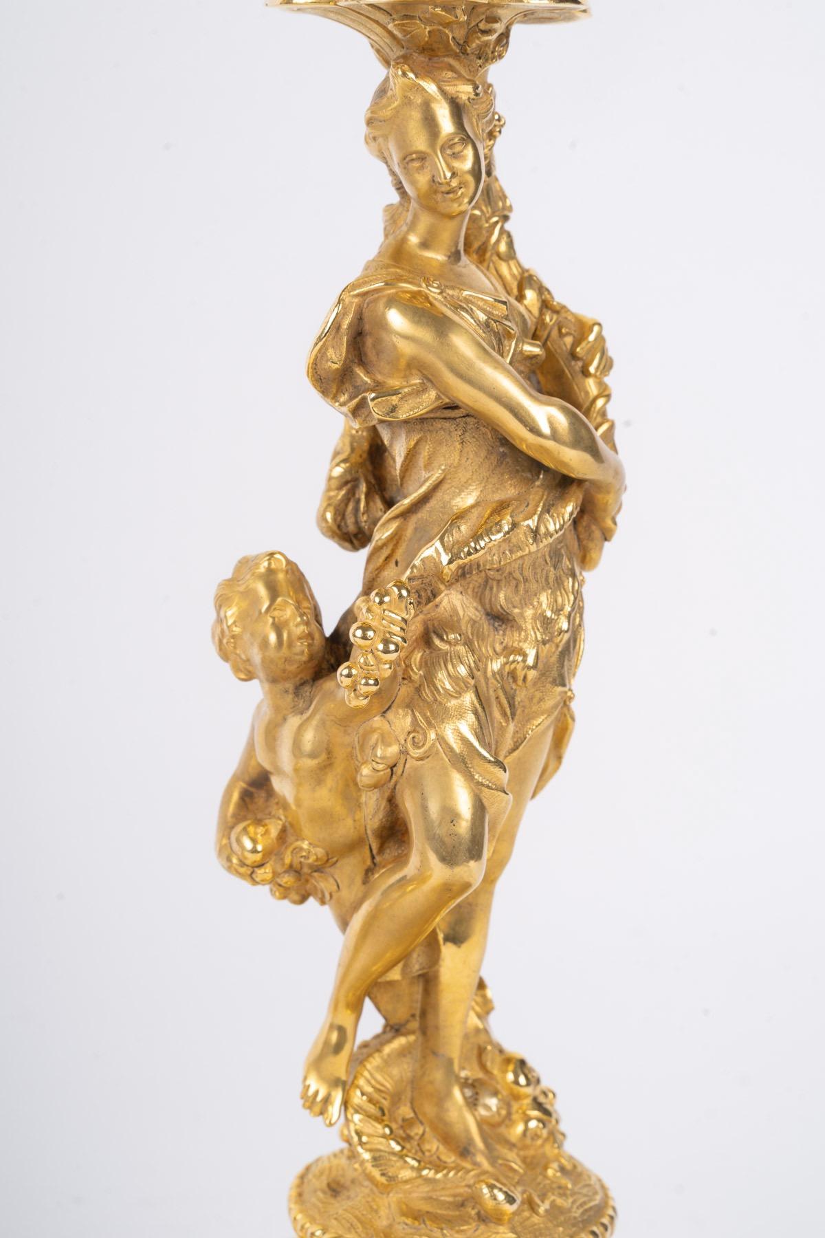 Coppia di candelabri francesi del XIX secolo in stile Regence con ormolatura In condizioni buone in vendita a Saint-Ouen, FR