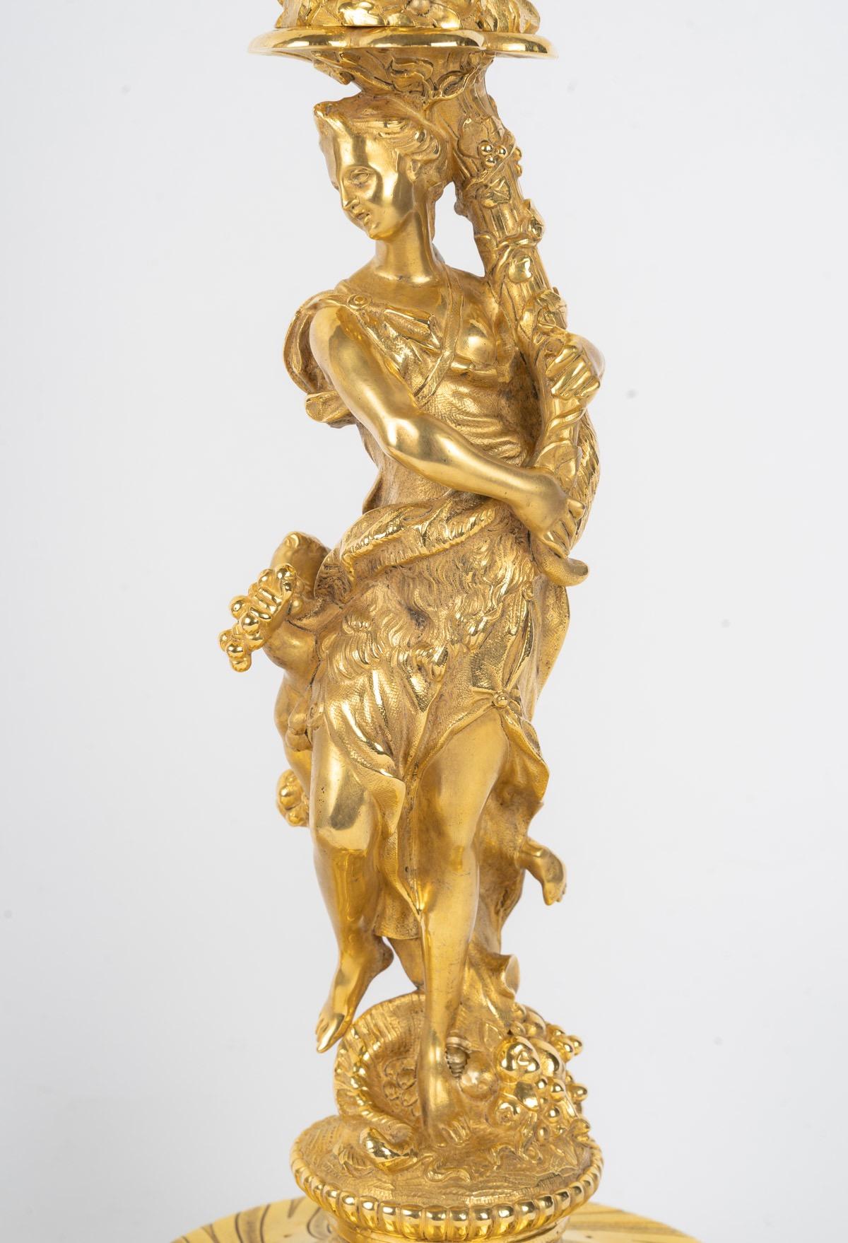 Fine XIX secolo Coppia di candelabri francesi del XIX secolo in stile Regence con ormolatura in vendita