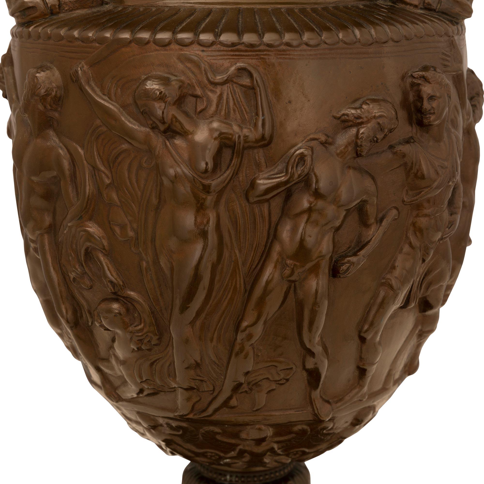 XIXe siècle Paire de lampes de style Renaissance du 19ème siècle en bronze et marbre en vente