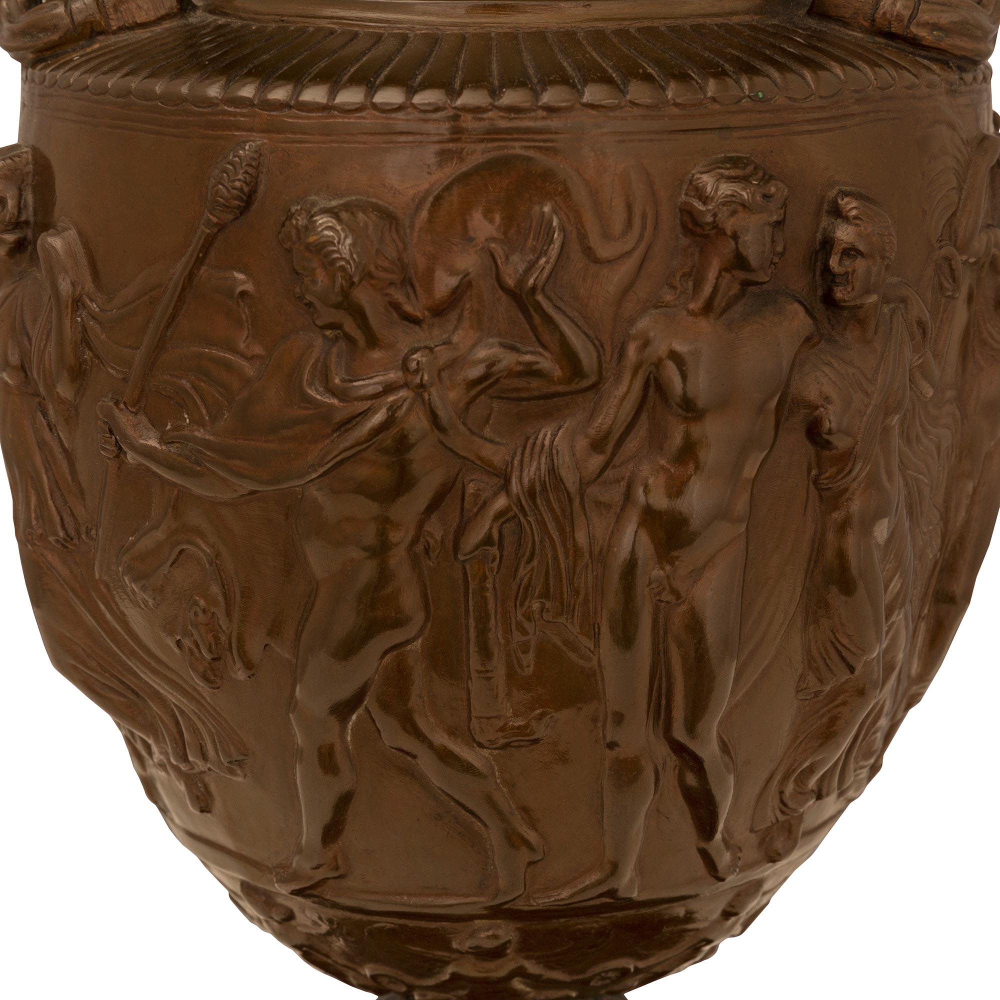 Bronze Paire de lampes de style Renaissance du 19ème siècle en bronze et marbre en vente