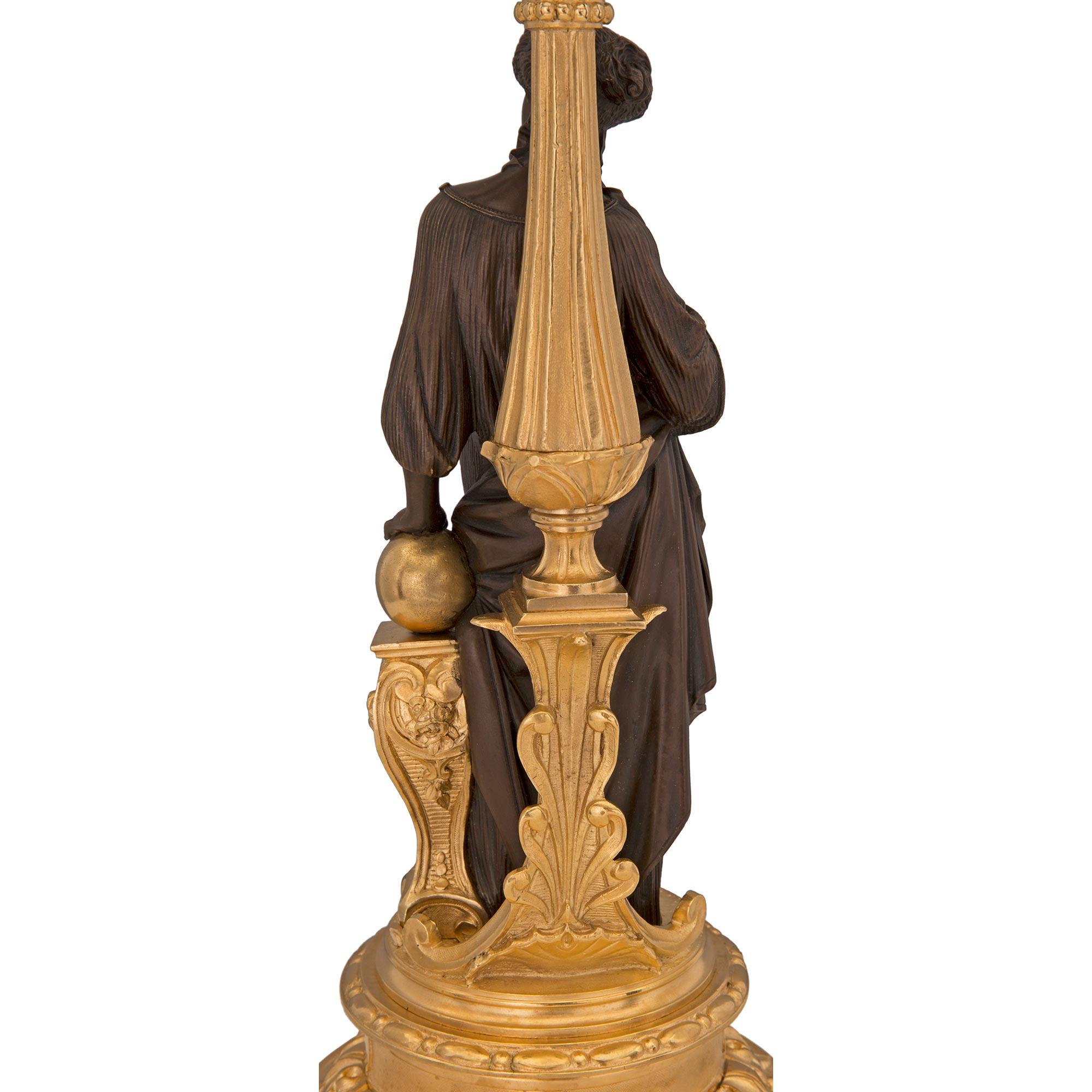 Paire de candélabres de style Renaissance française XIXe siècle en bronze et bronze doré en vente 4