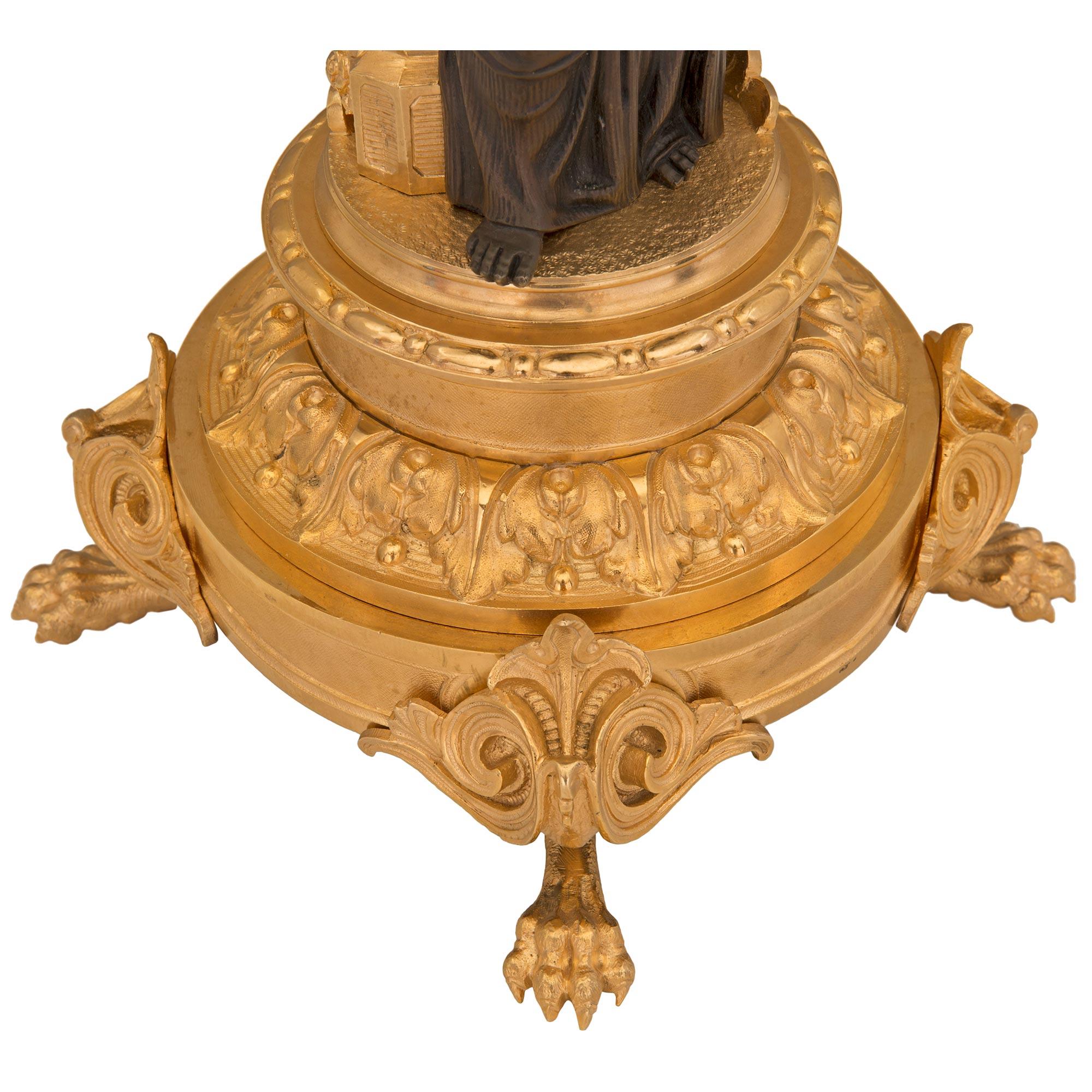 Paire de candélabres de style Renaissance française XIXe siècle en bronze et bronze doré en vente 5