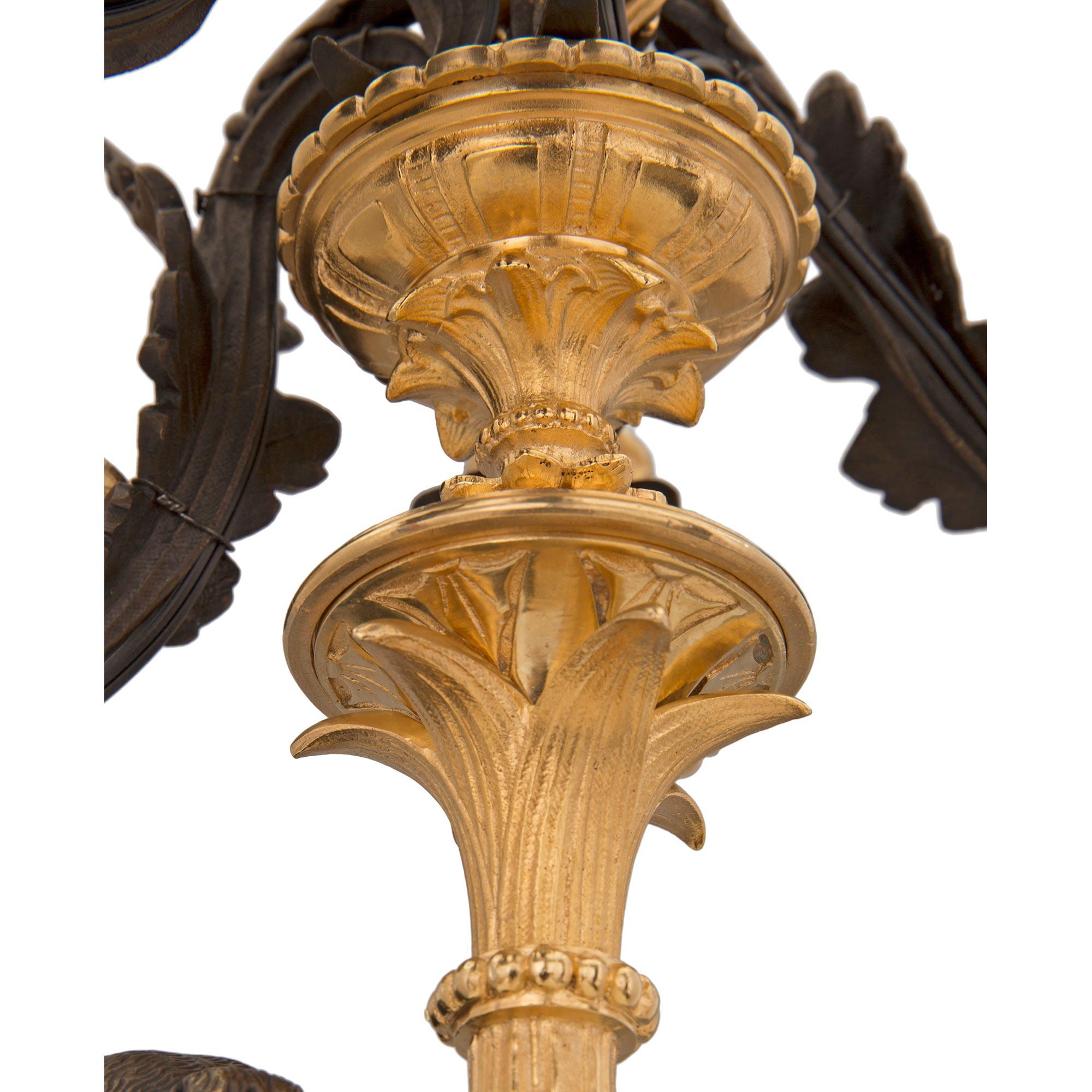 Paire de candélabres de style Renaissance française XIXe siècle en bronze et bronze doré en vente 1