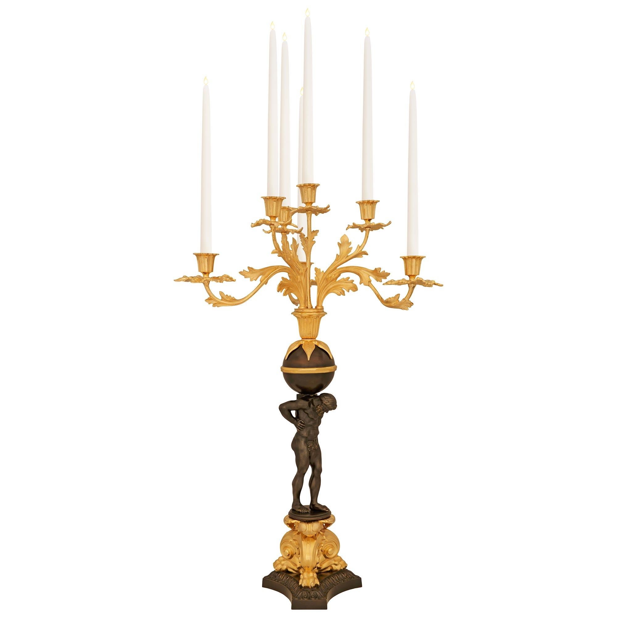 Pareja de candelabros franceses del siglo XIX, estilo renacentista, de bronce y ormolu Renacimiento en venta