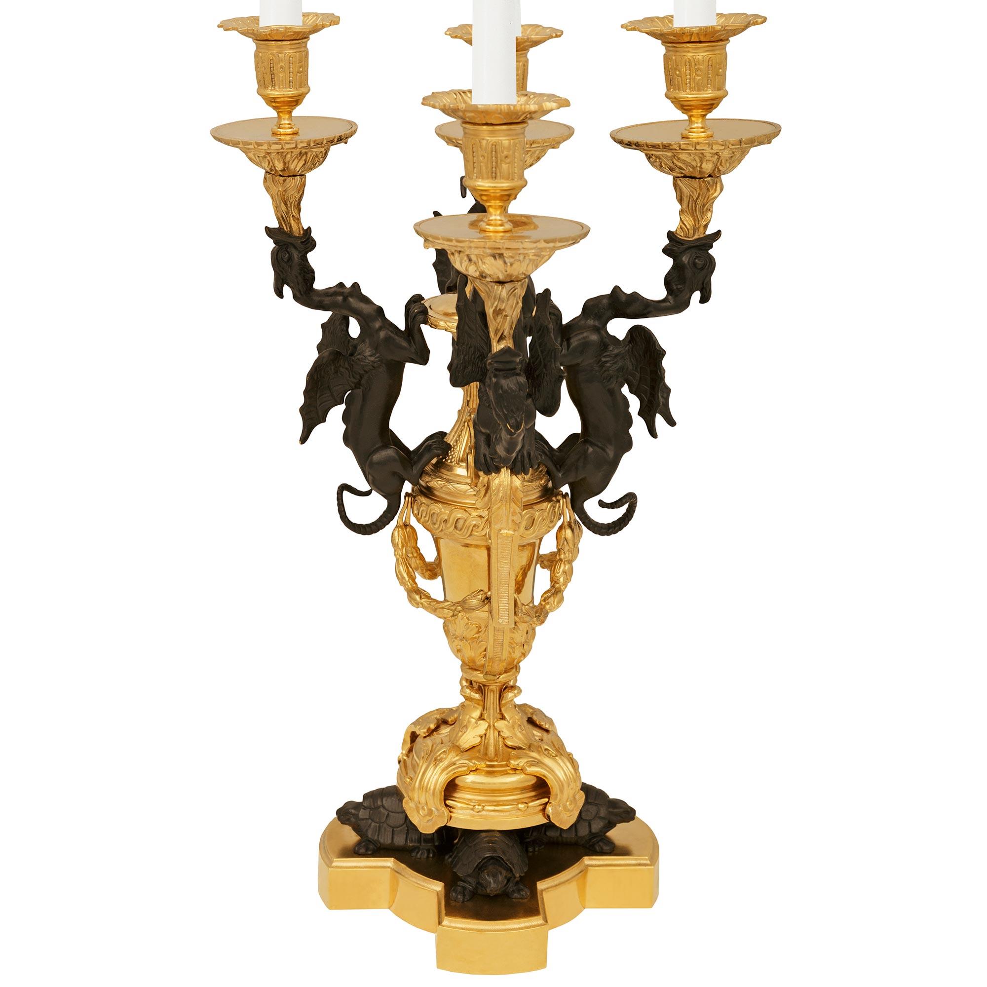 Francese coppia di candelabri rinascimentali francesi del XIX secolo in bronzo e Ormolu in vendita
