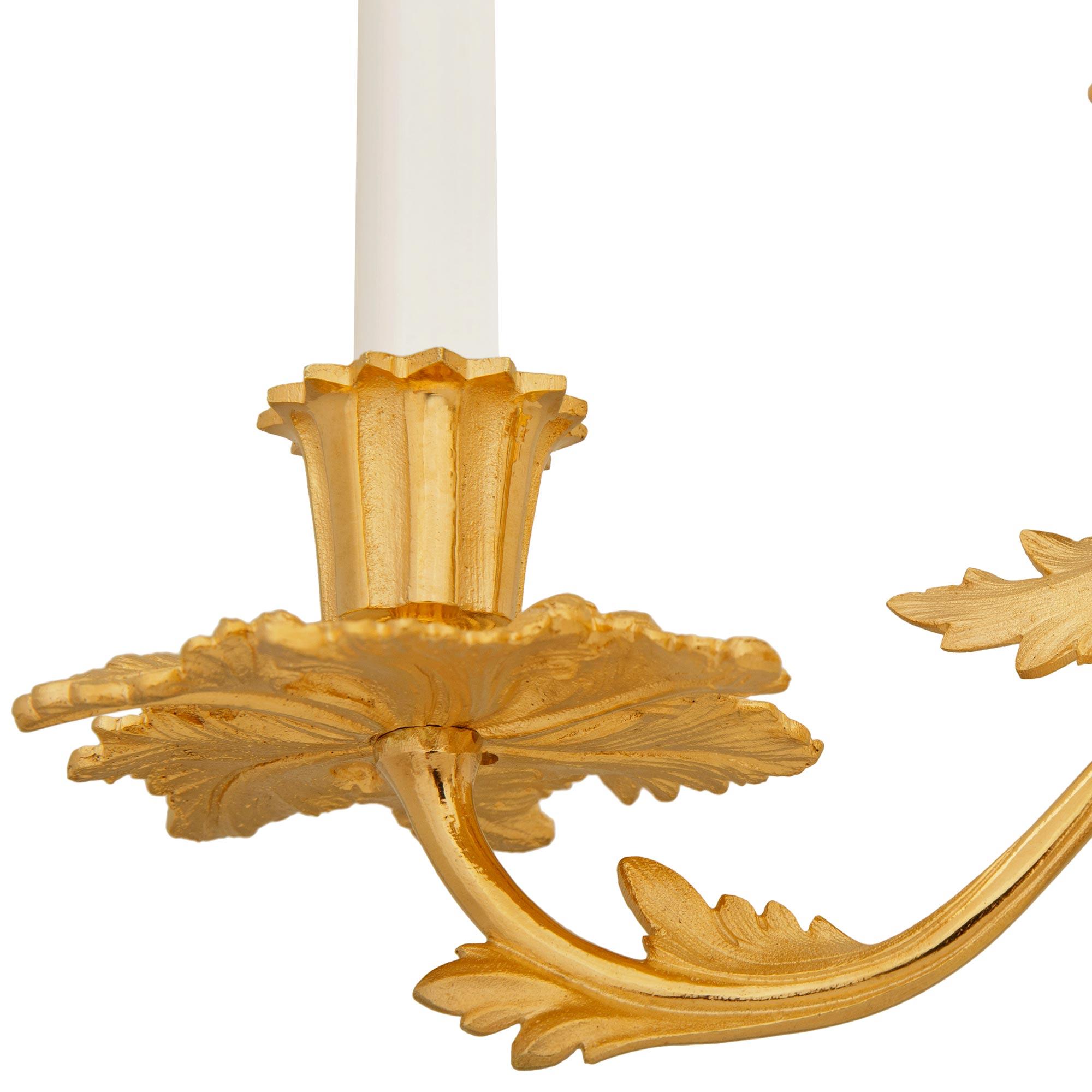 Pareja de candelabros franceses del siglo XIX, estilo renacentista, de bronce y ormolu en Bueno estado para la venta en West Palm Beach, FL