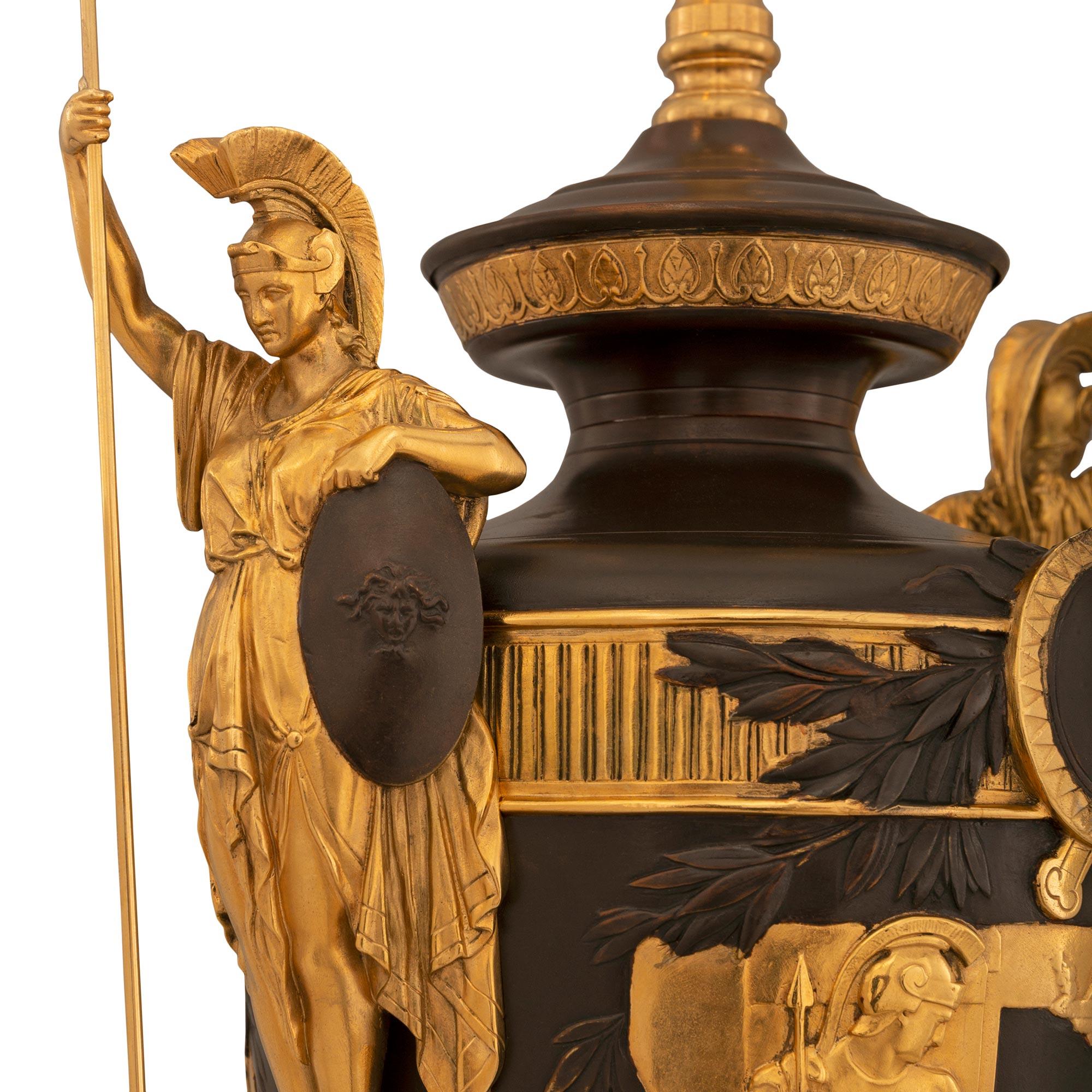Paire de lampes de style Renaissance française du 19ème siècle en bronze, bois fruitier et bronze doré Bon état - En vente à West Palm Beach, FL