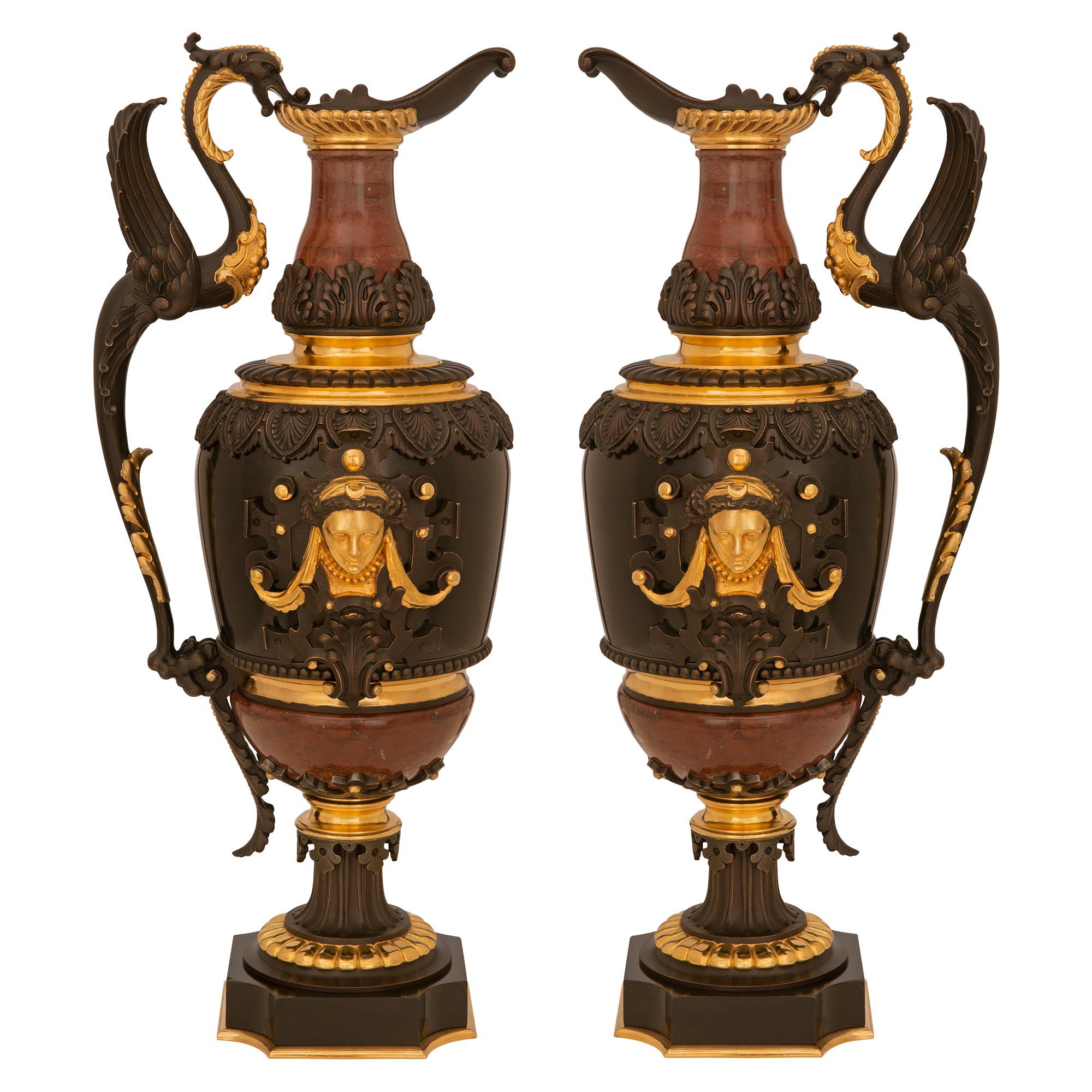 Pareja De Aguilones Renacentistas Franceses Del Siglo XIX De Bronce, Ormolu Y Mármol