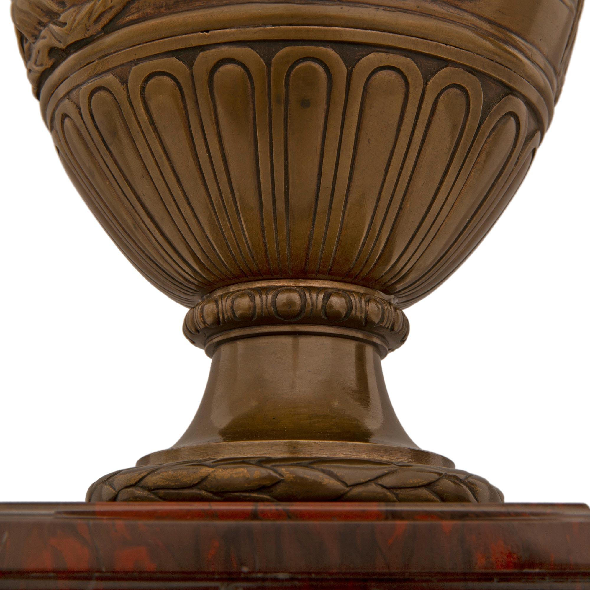 Paire de lampes de la Renaissance du 19ème siècle en bronze, bronze doré et marbre en vente 3