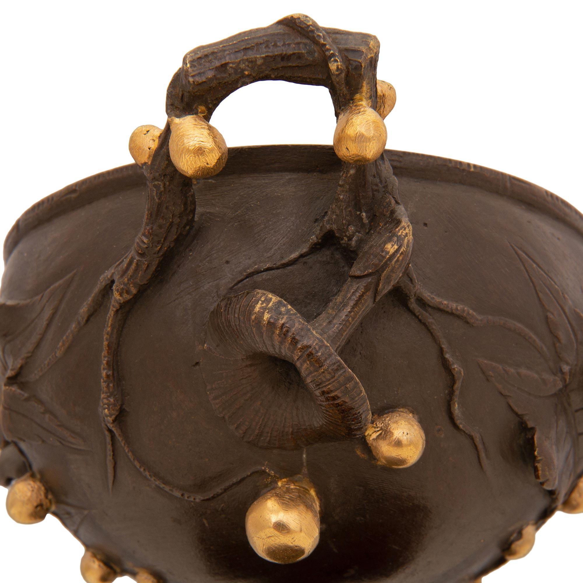Paar französische Tazzas aus Bronze, Goldbronze und Marmor aus der Renaissance des 19. Jahrhunderts im Angebot 1