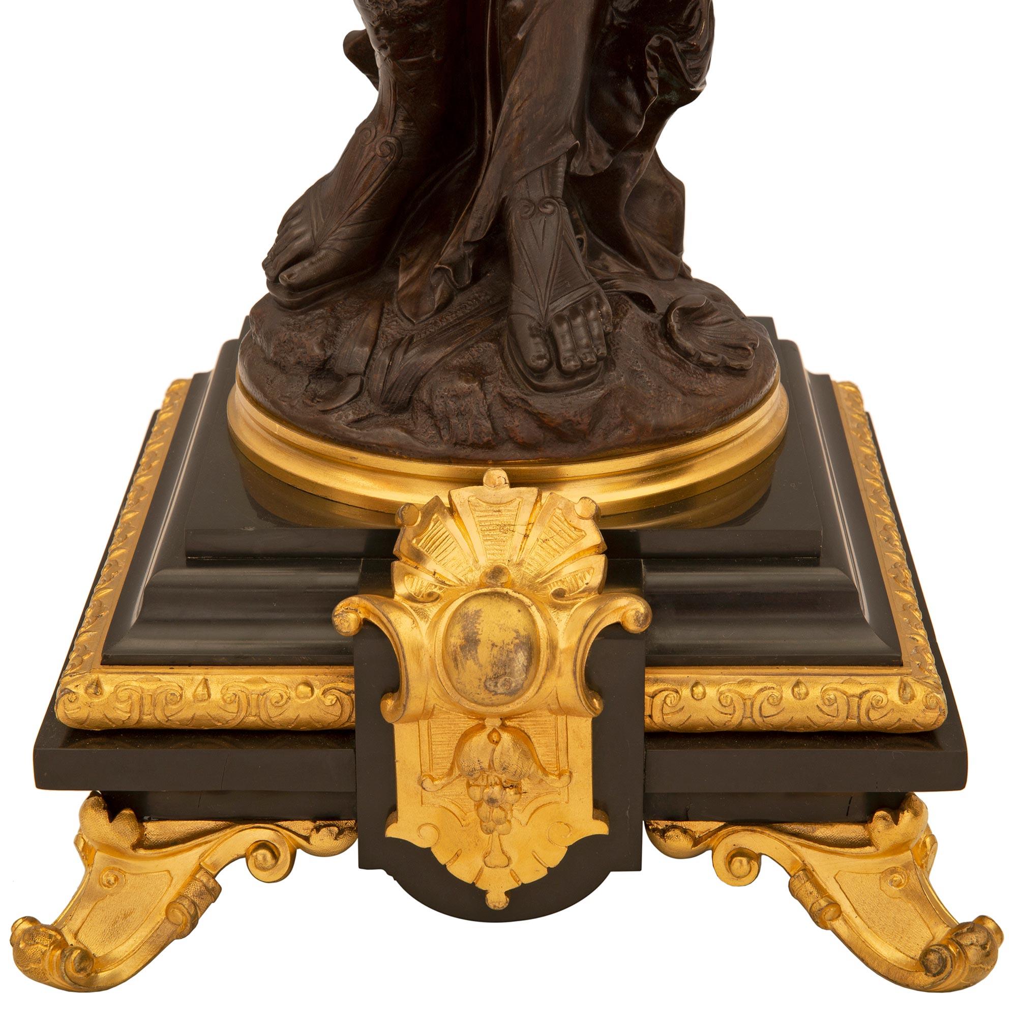 Paar französische Renaissance-Kandelaber aus Bronze, Goldbronze und Marmor aus dem 19. Jahrhundert im Angebot 6