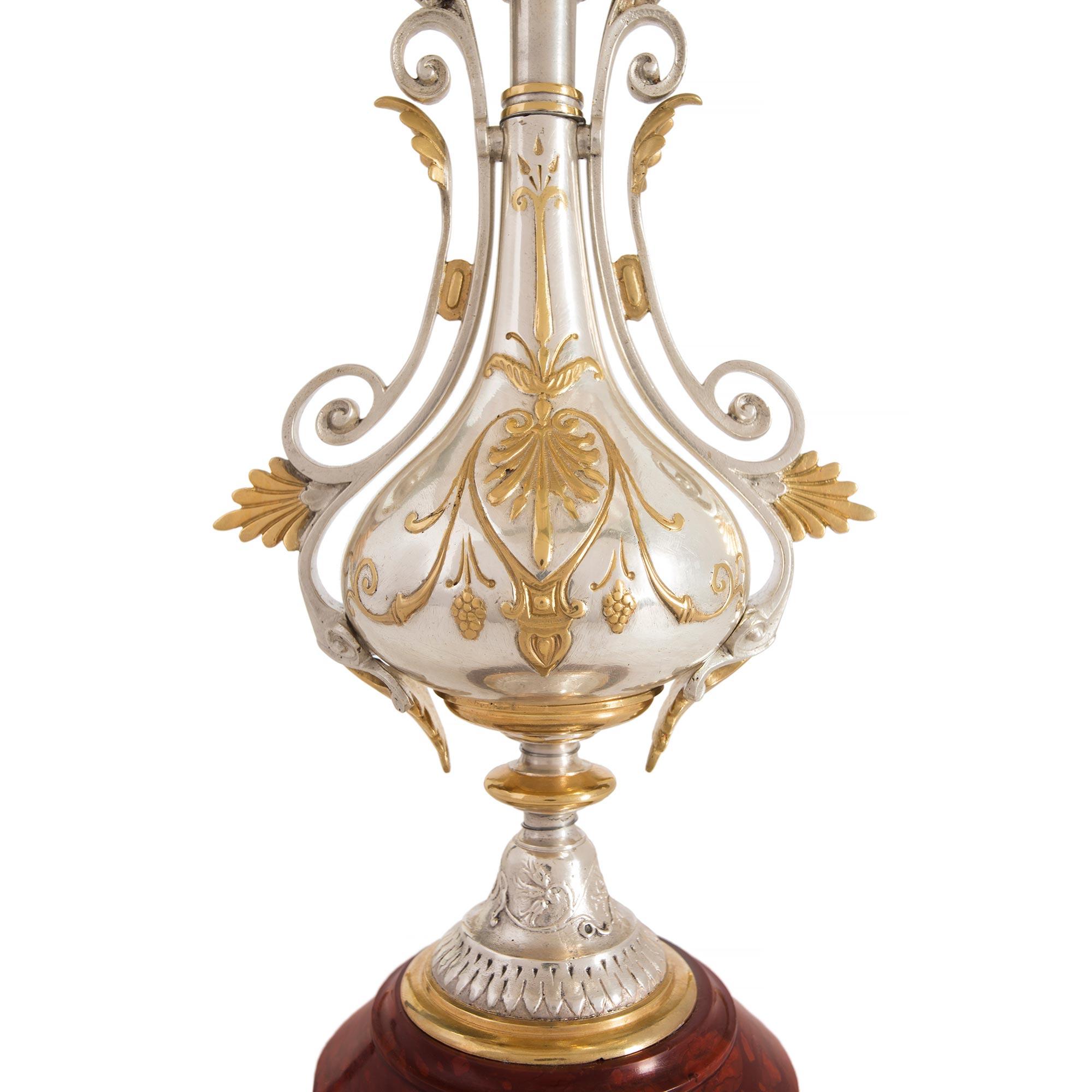 Argenté Paire de lampes de style Renaissance française du 19ème siècle en vente
