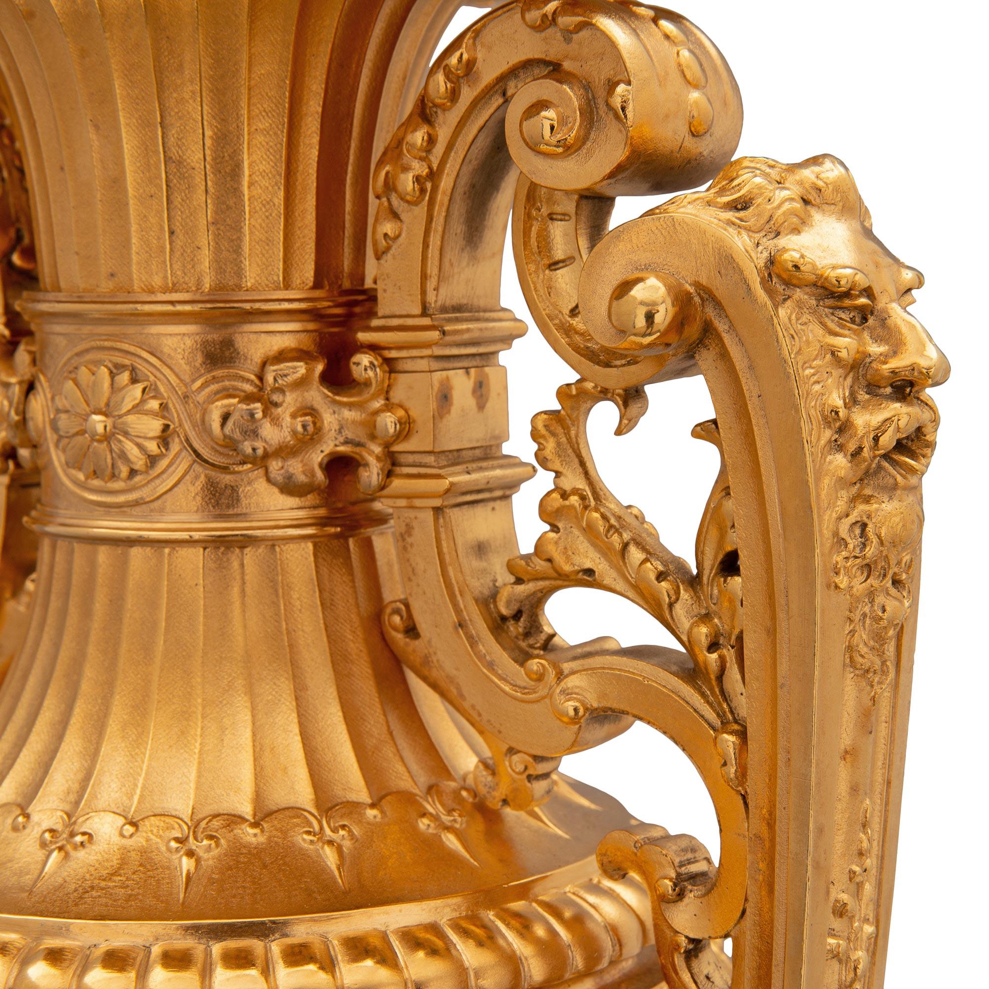 Paire de lampes de style Renaissance française du 19ème siècle en bronze doré et marbre Bon état - En vente à West Palm Beach, FL