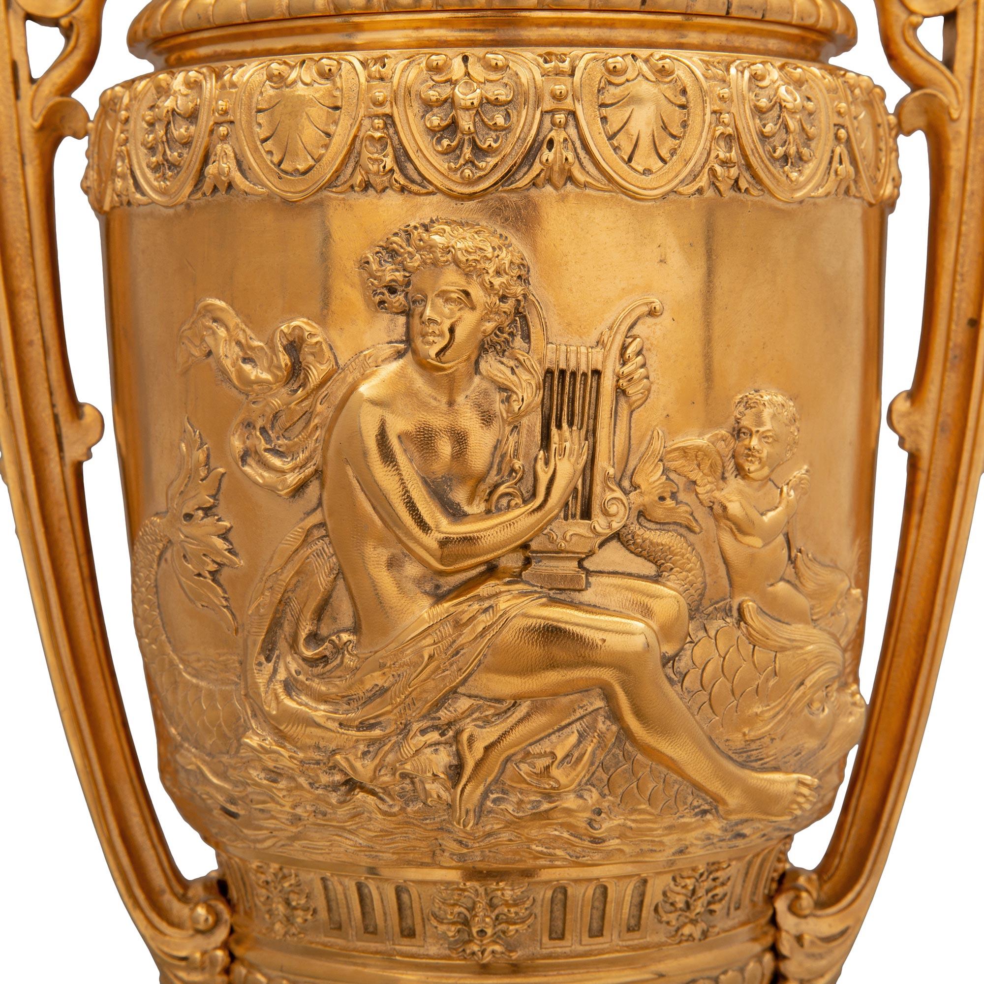 XIXe siècle Paire de lampes de style Renaissance française du 19ème siècle en bronze doré et marbre en vente