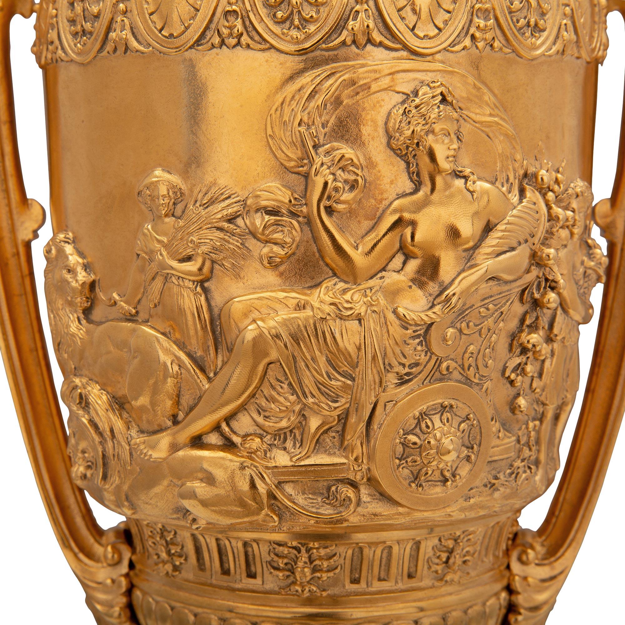 Bronze doré Paire de lampes de style Renaissance française du 19ème siècle en bronze doré et marbre en vente