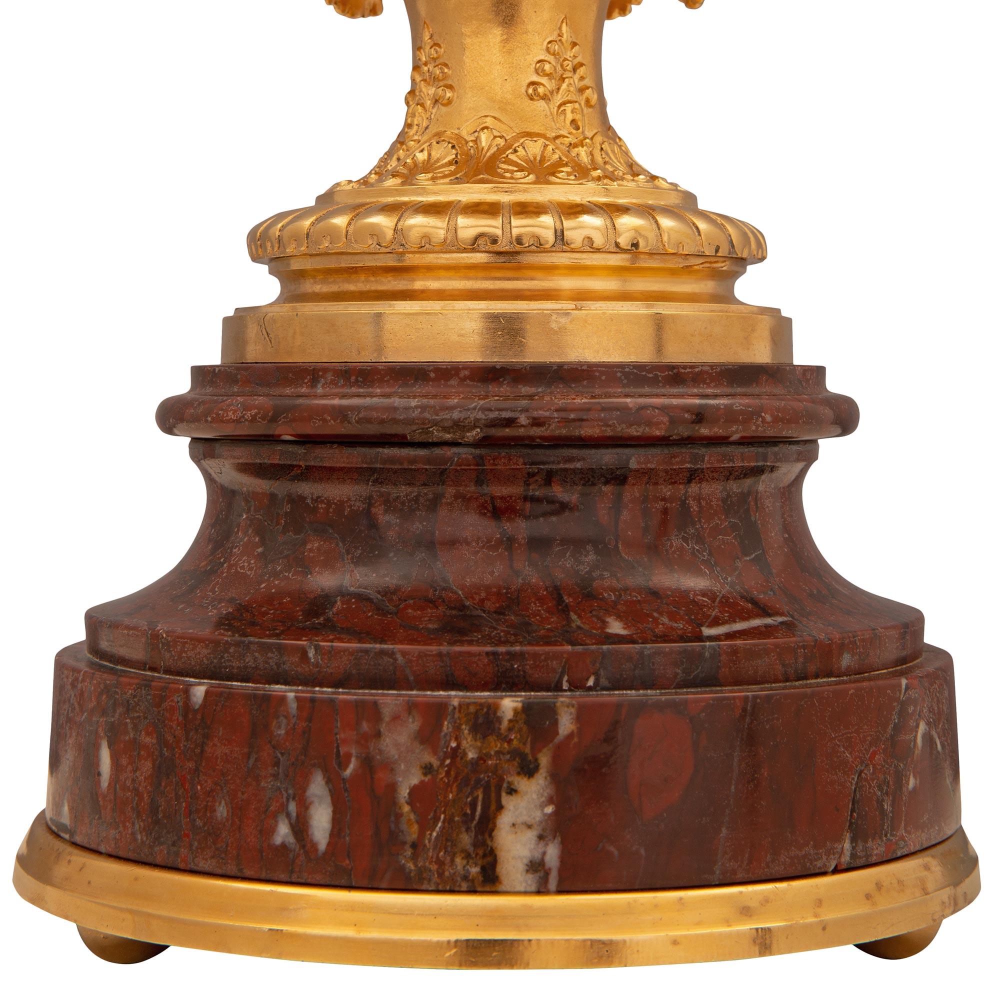 Paire de lampes de style Renaissance française du 19ème siècle en bronze doré et marbre en vente 2