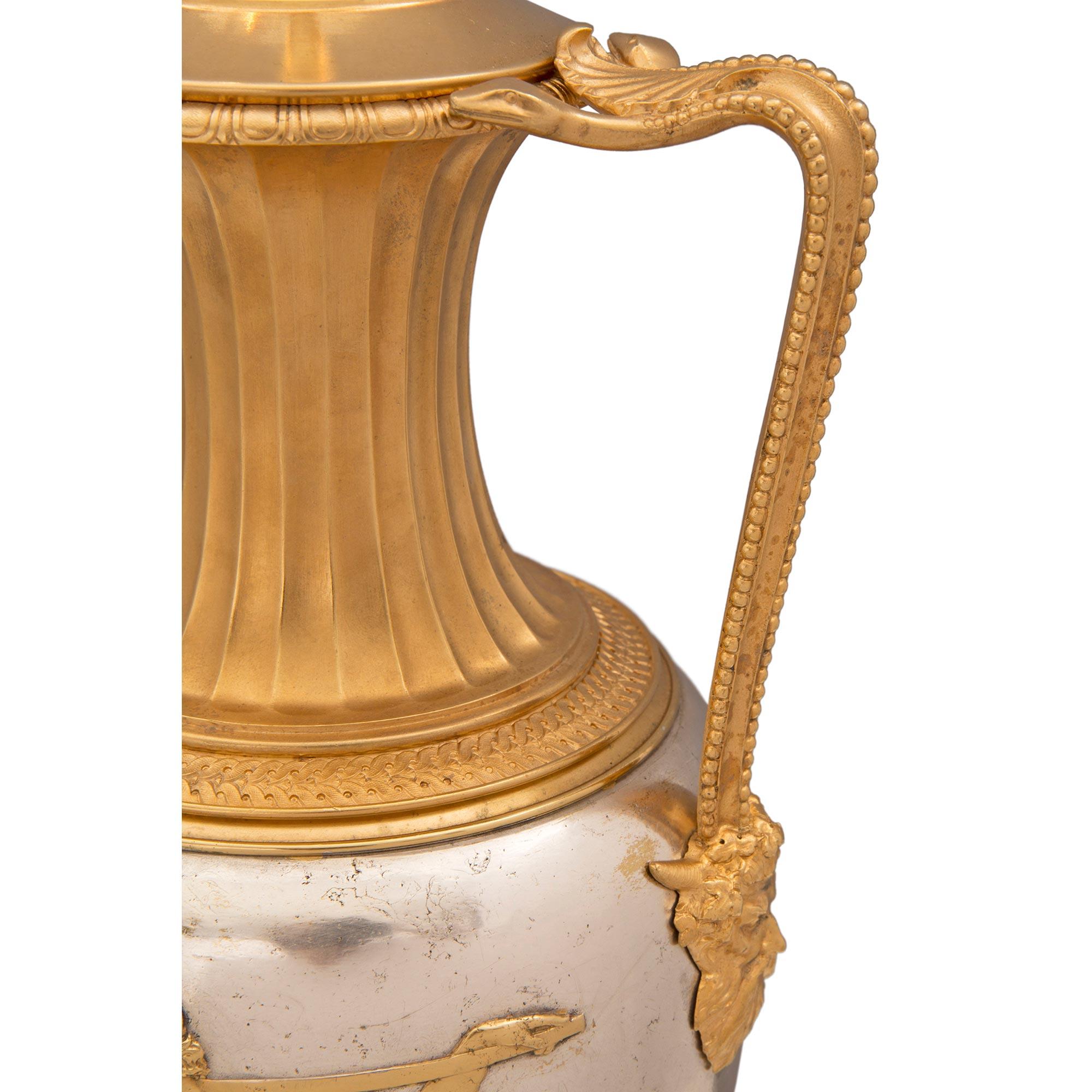 Argenté Paire de lampes de style Renaissance franaise du 19me sicle en bronze dor et argent en vente