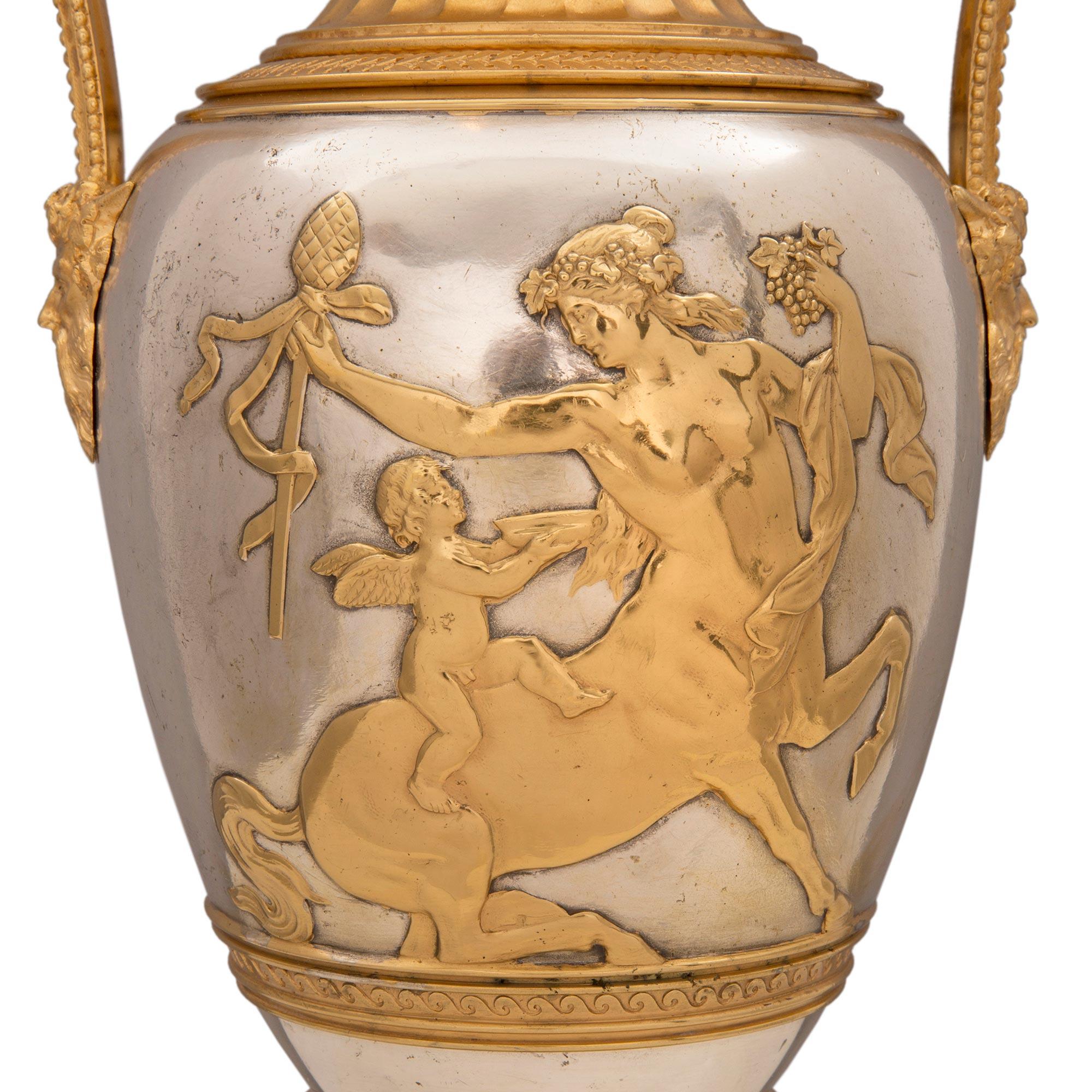 XIXe siècle Paire de lampes de style Renaissance franaise du 19me sicle en bronze dor et argent en vente