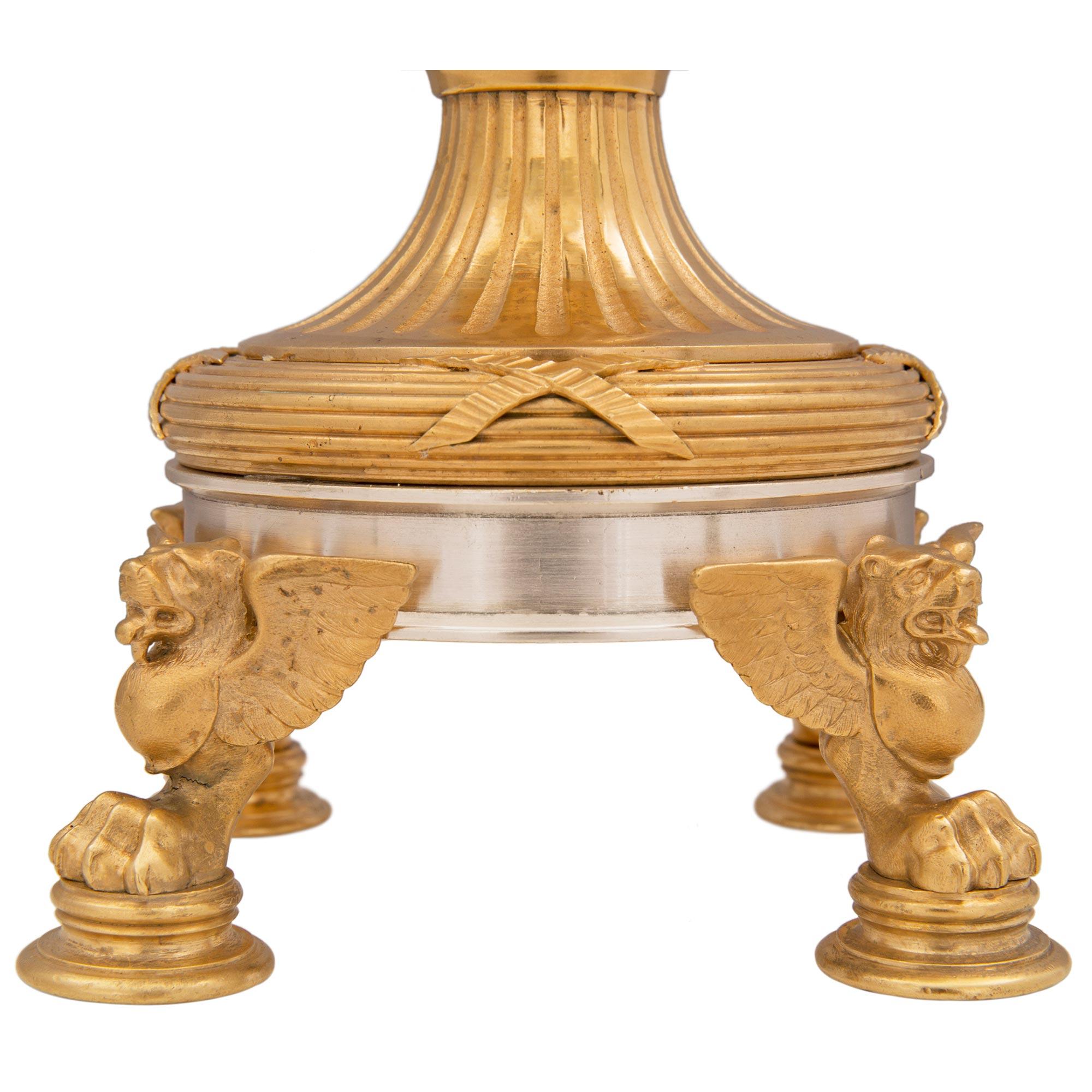 Paire de lampes de style Renaissance franaise du 19me sicle en bronze dor et argent en vente 1