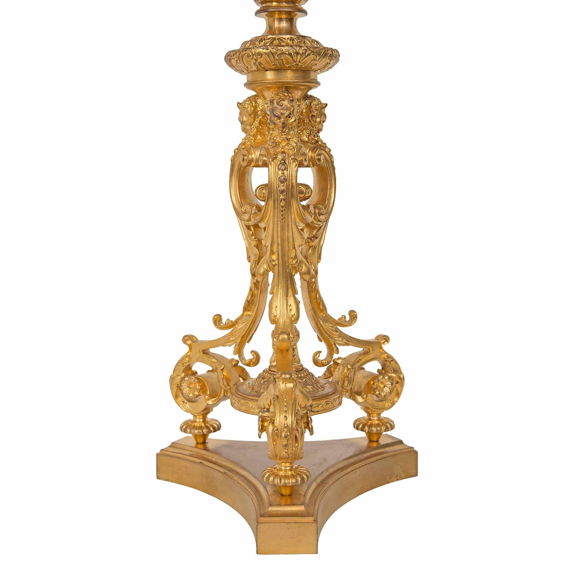 Paire de candélabres en bronze doré de style Renaissance du XIXe siècle français  en vente 1