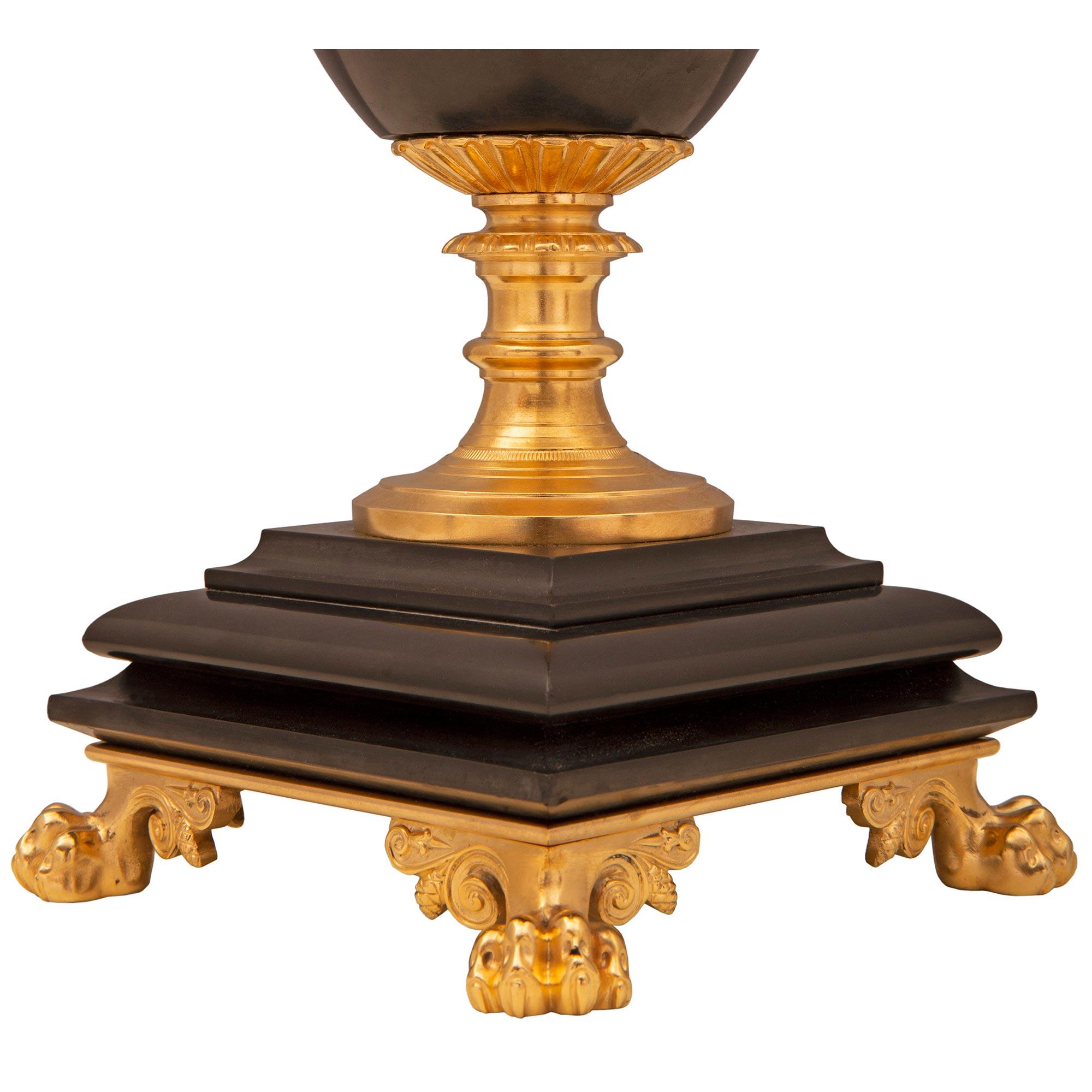 Bronze Paire de lampes de style Renaissance française du 19ème siècle en bronze patiné et bronze doré en vente