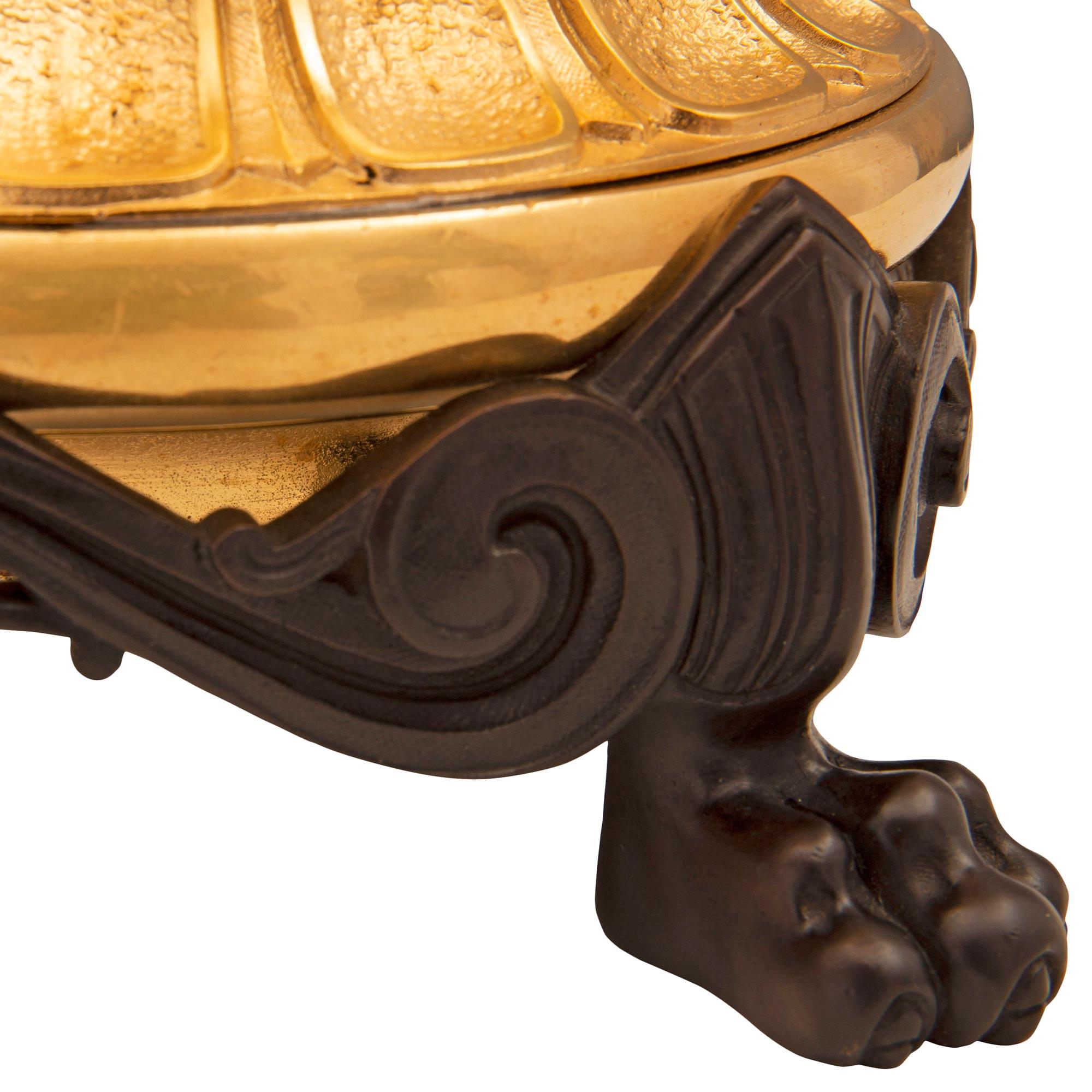 Paire de lampes de style Renaissance française du 19ème siècle en bronze patiné et bronze doré en vente 2