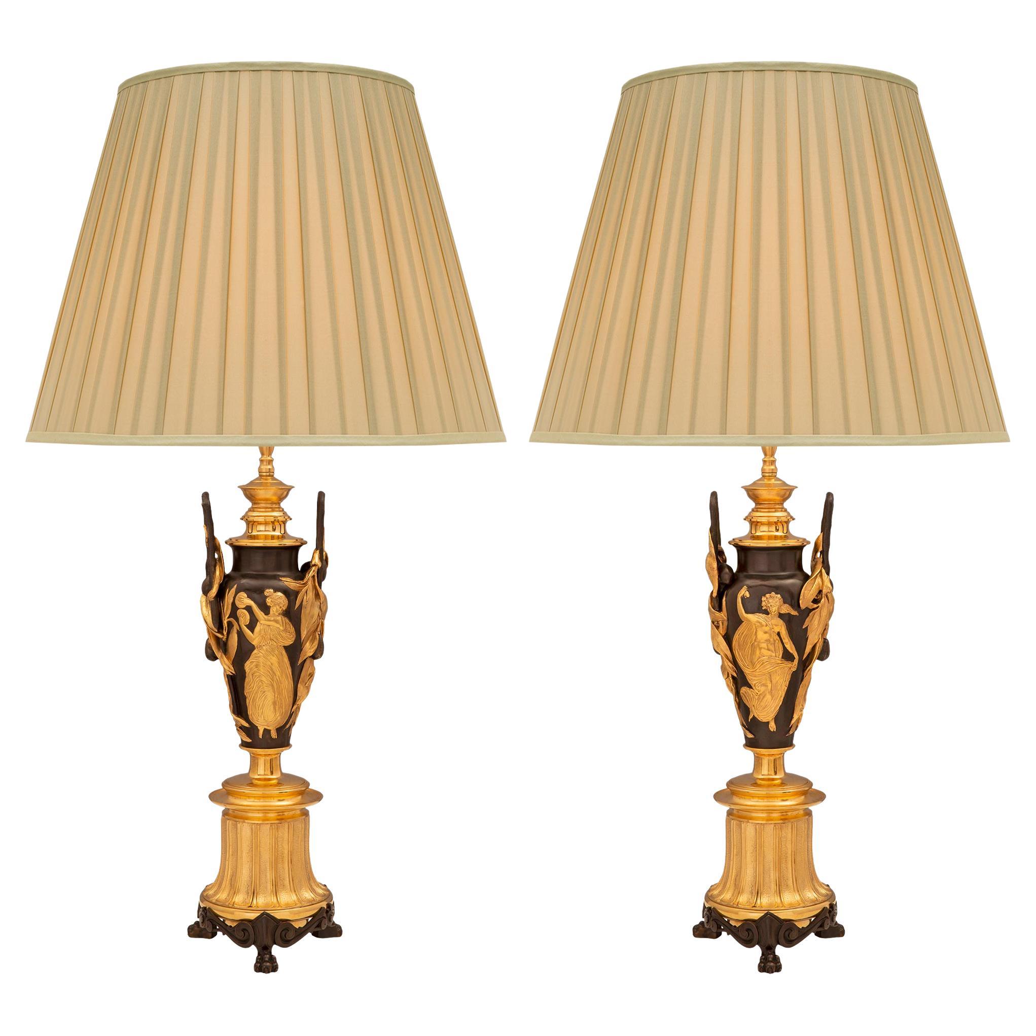 Paire de lampes de style Renaissance française du 19ème siècle en bronze patiné et bronze doré