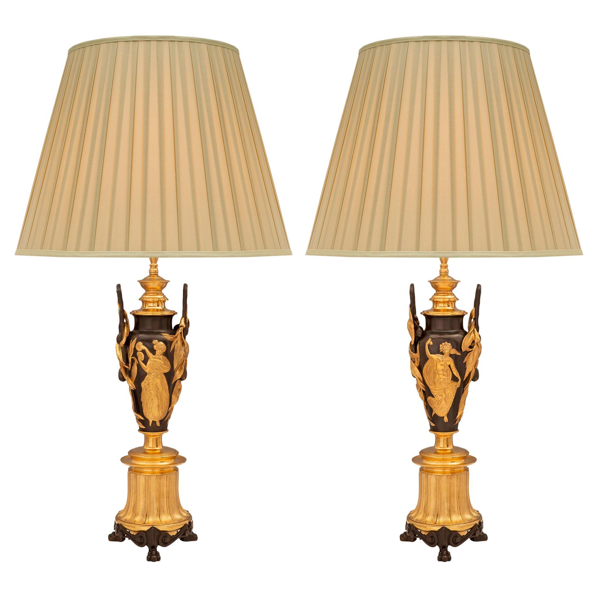 Paire de lampes de style Renaissance française du 19ème siècle en bronze patiné et bronze doré en vente