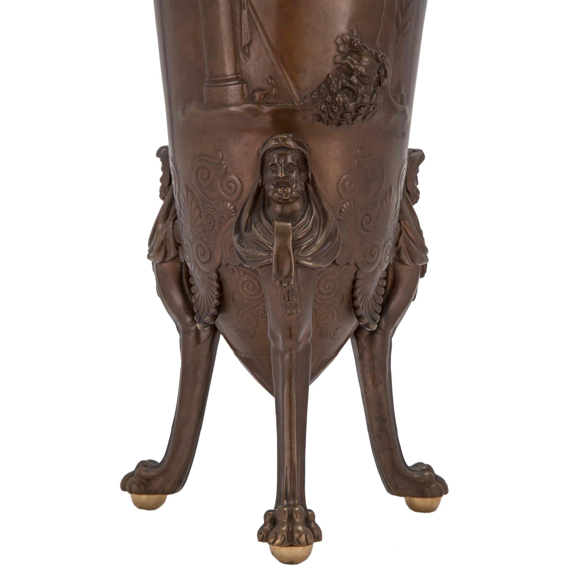 Coppia di lampade in bronzo patinato rinascimentali francesi del XIX secolo in vendita 1