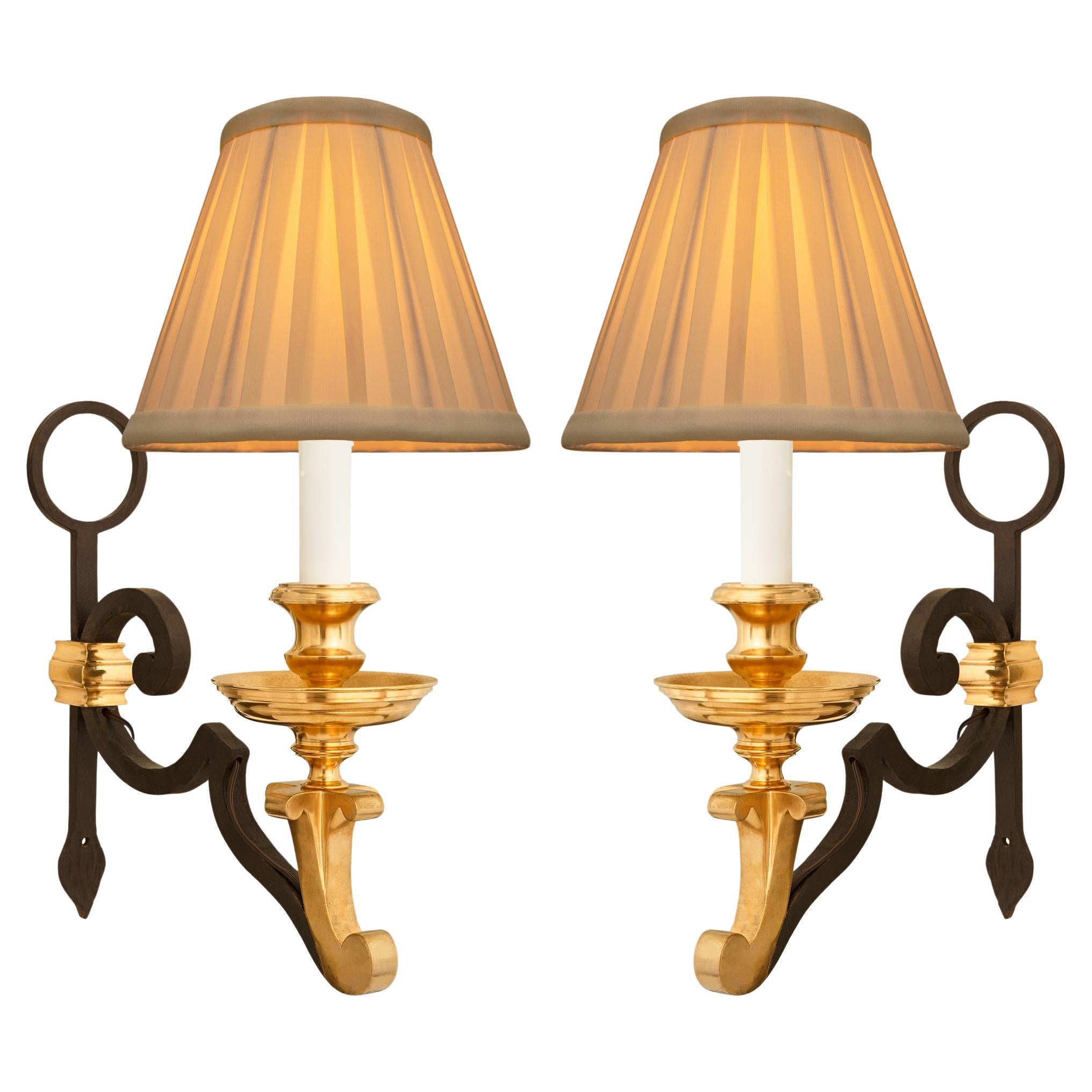 coppia di appliques rinascimentali francesi del XIX secolo in ferro battuto e ormeggio in vendita