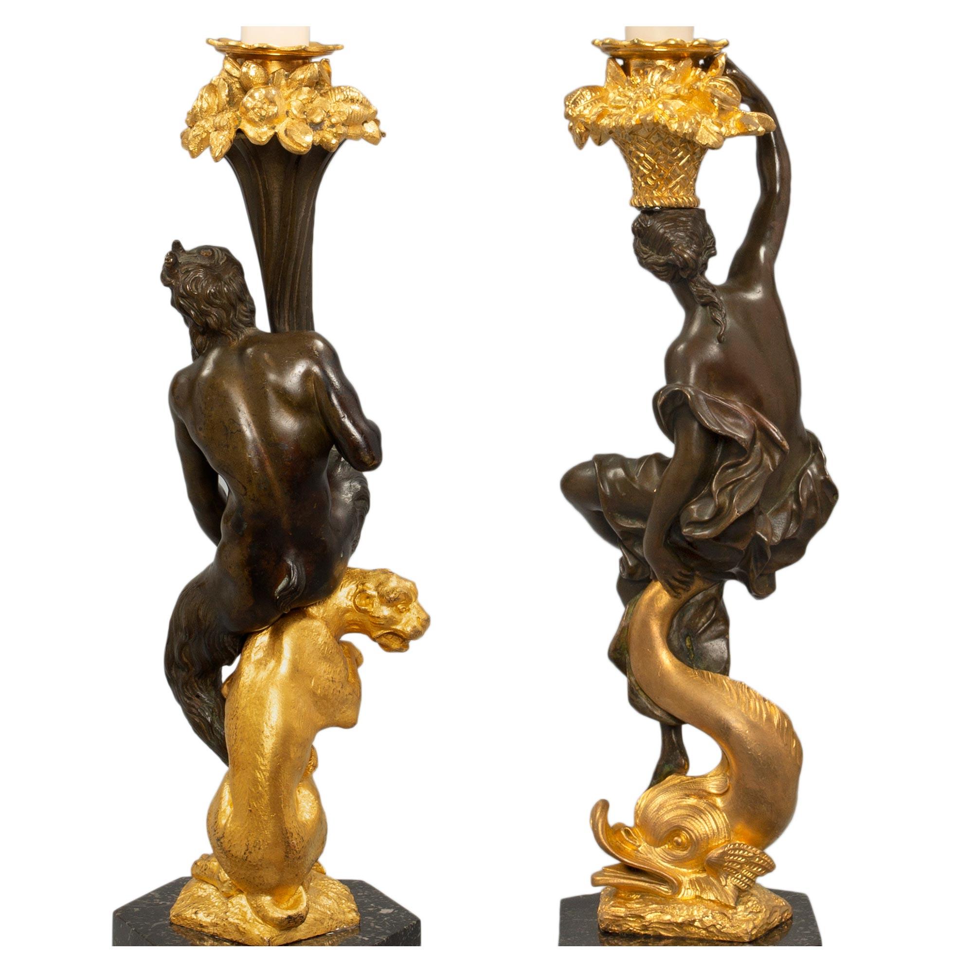 Paar französische Kerzenständer im Renaissance-Stil des 19. Jahrhunderts (Patiniert) im Angebot