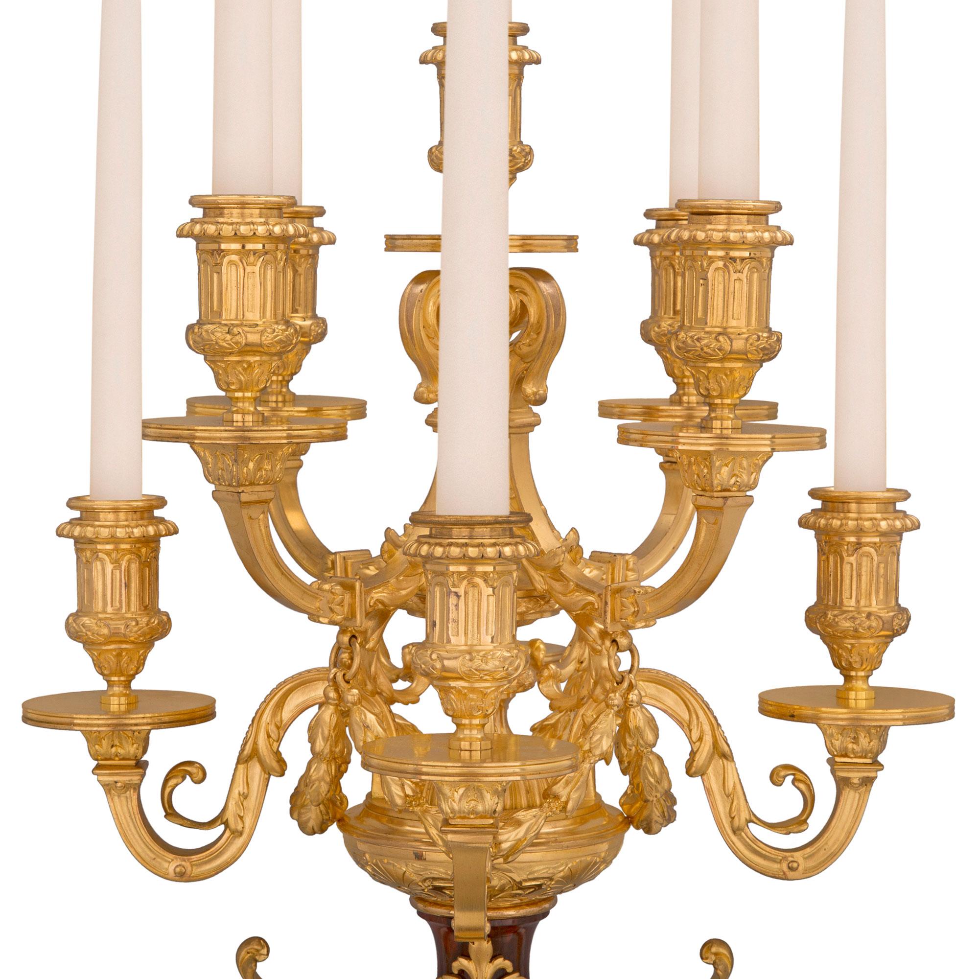 Paire de candélabres à neuf bras de style Renaissance français du XIXe siècle Bon état - En vente à West Palm Beach, FL