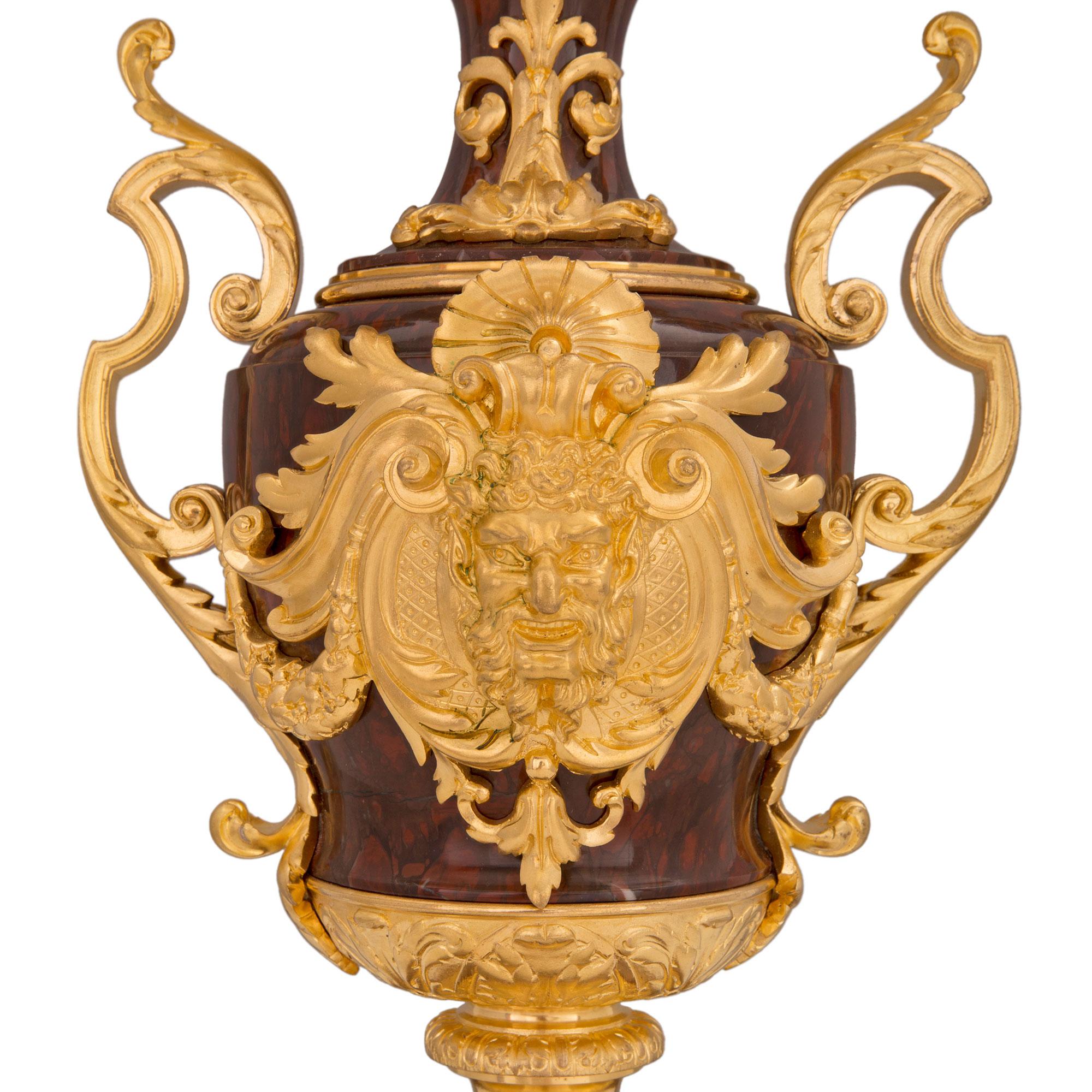 Similoro Coppia di candelabri a nove bracci in stile rinascimentale francese del XIX secolo in vendita
