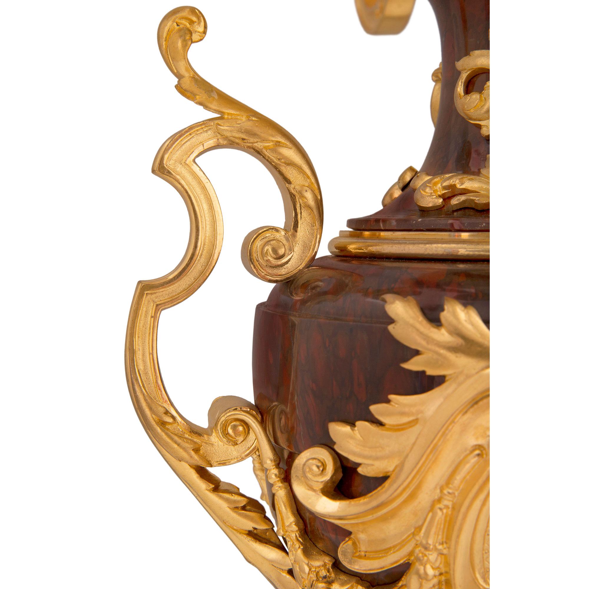 Paire de candélabres à neuf bras de style Renaissance français du XIXe siècle en vente 2