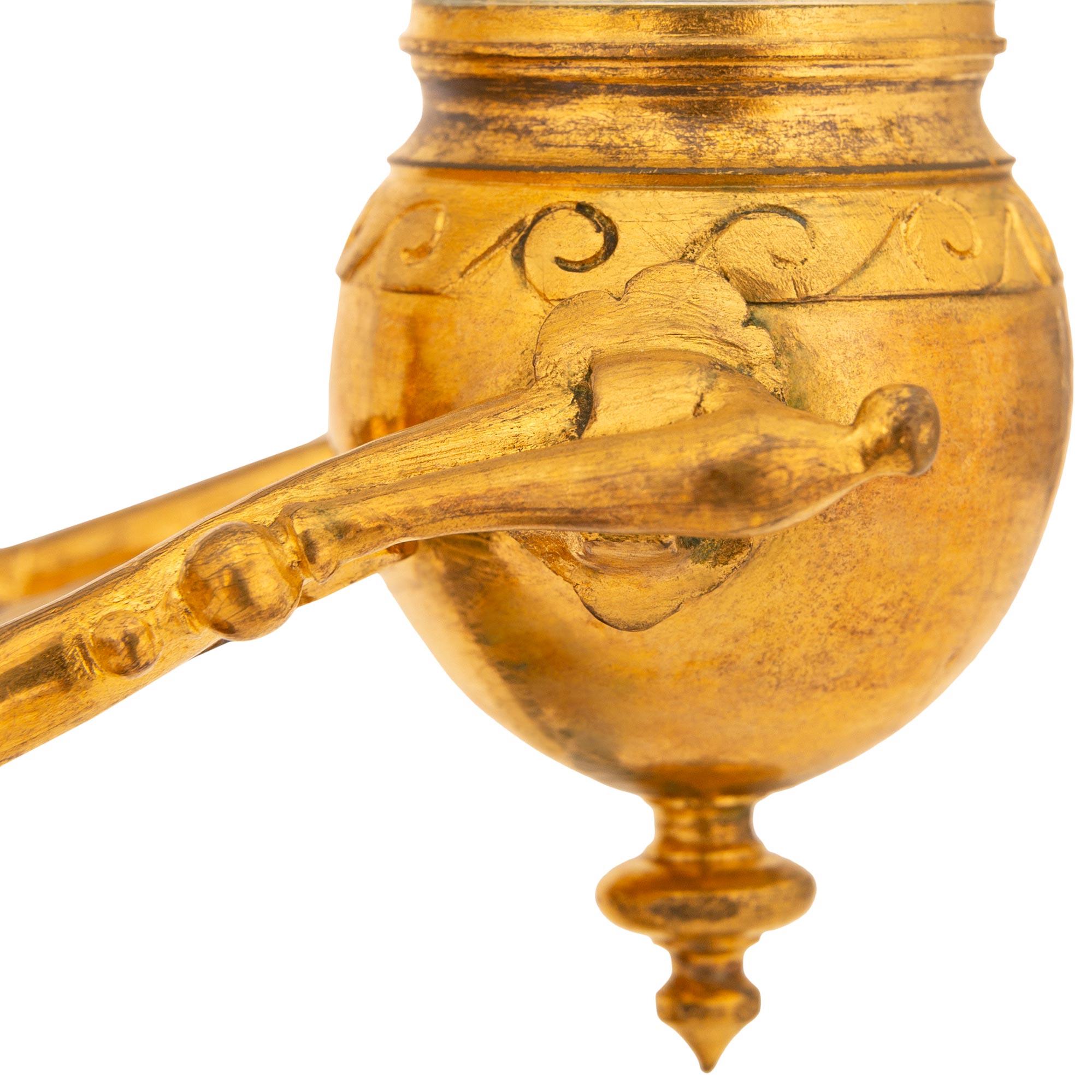 Similoro Coppia di candelabri rinascimentali francesi del XIX secolo in marmo e Ormolu in vendita