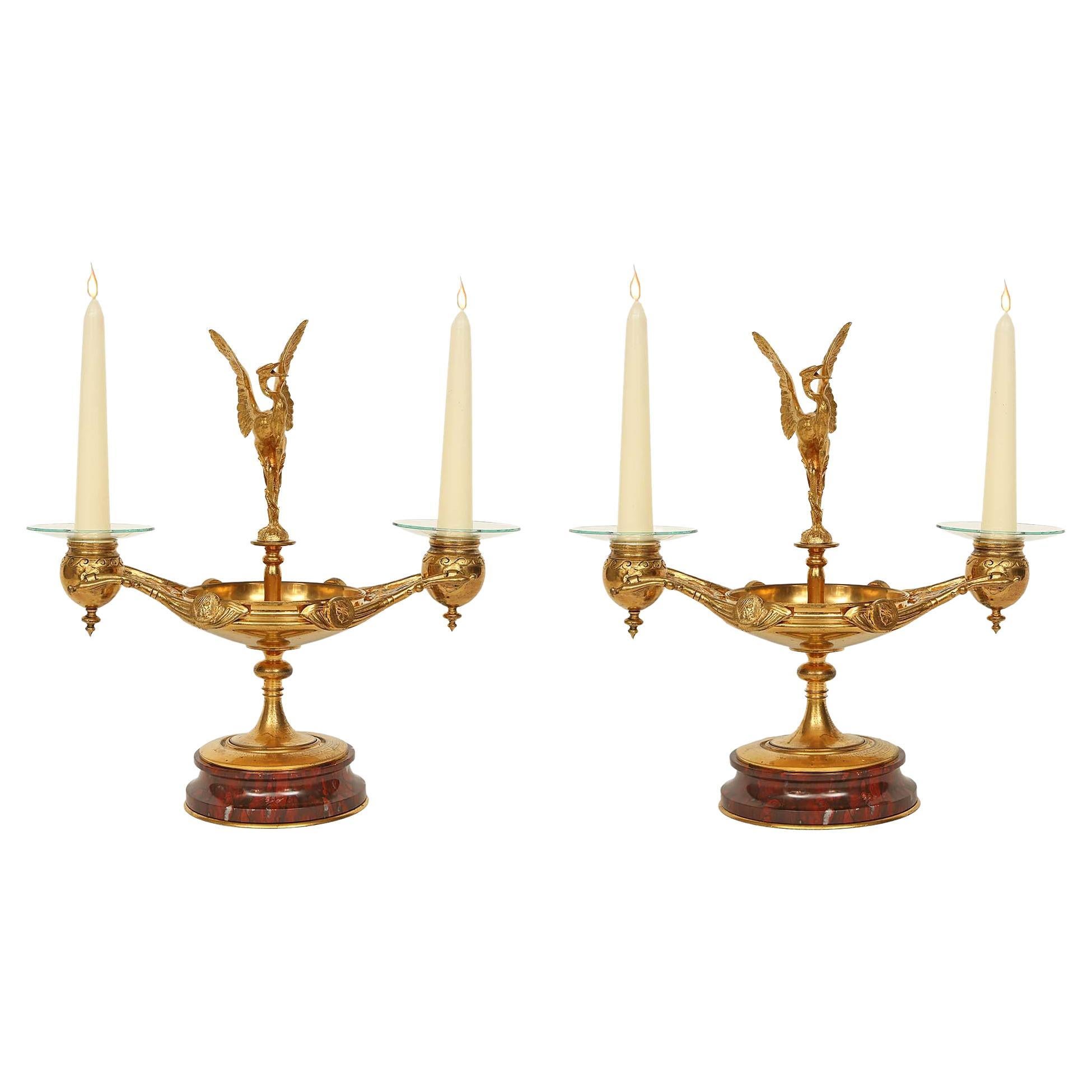 Paire de candélabres français de style Renaissance du 19ème siècle en bronze doré et marbre