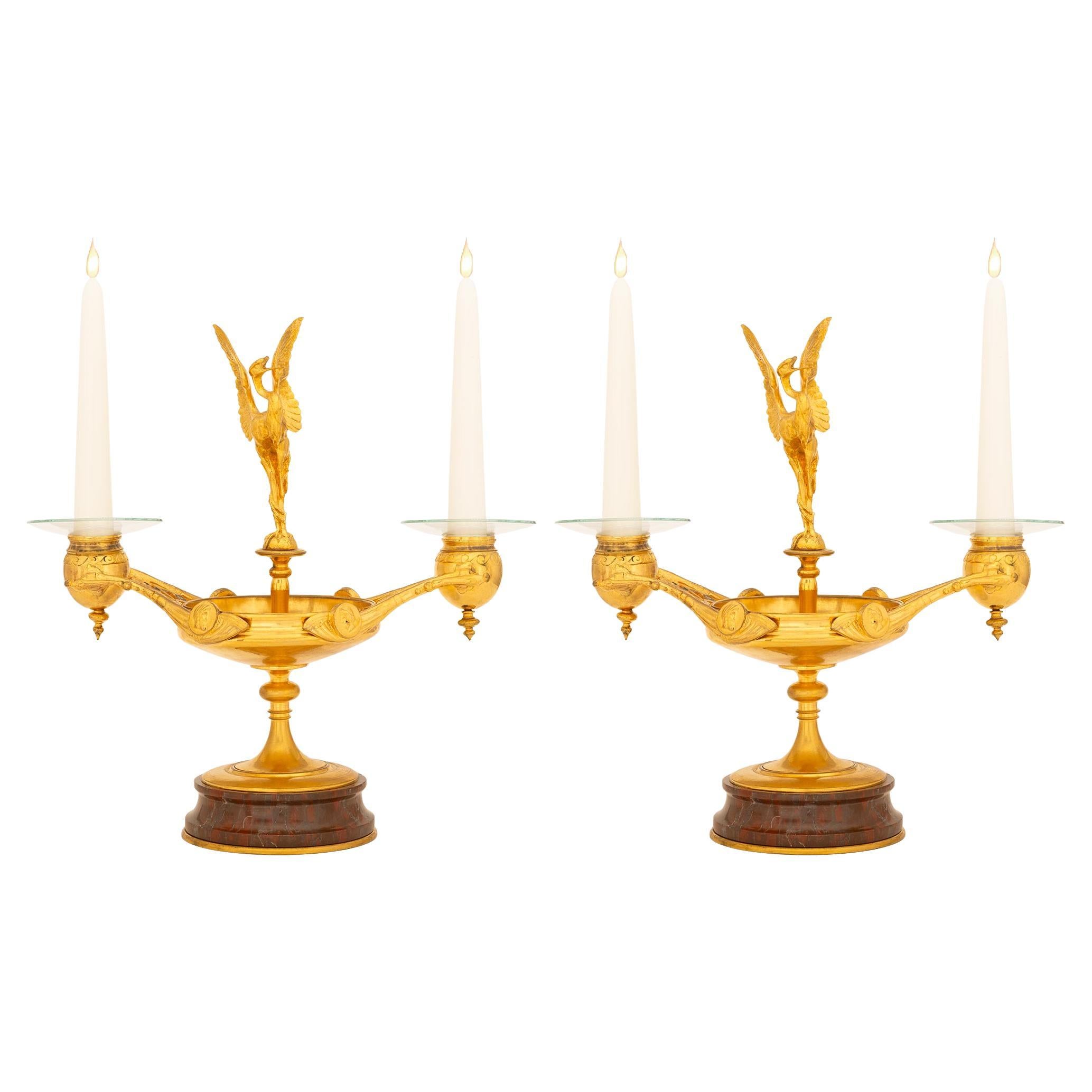 Pareja de candelabros franceses renacentistas del siglo XIX de ormolina y mármol