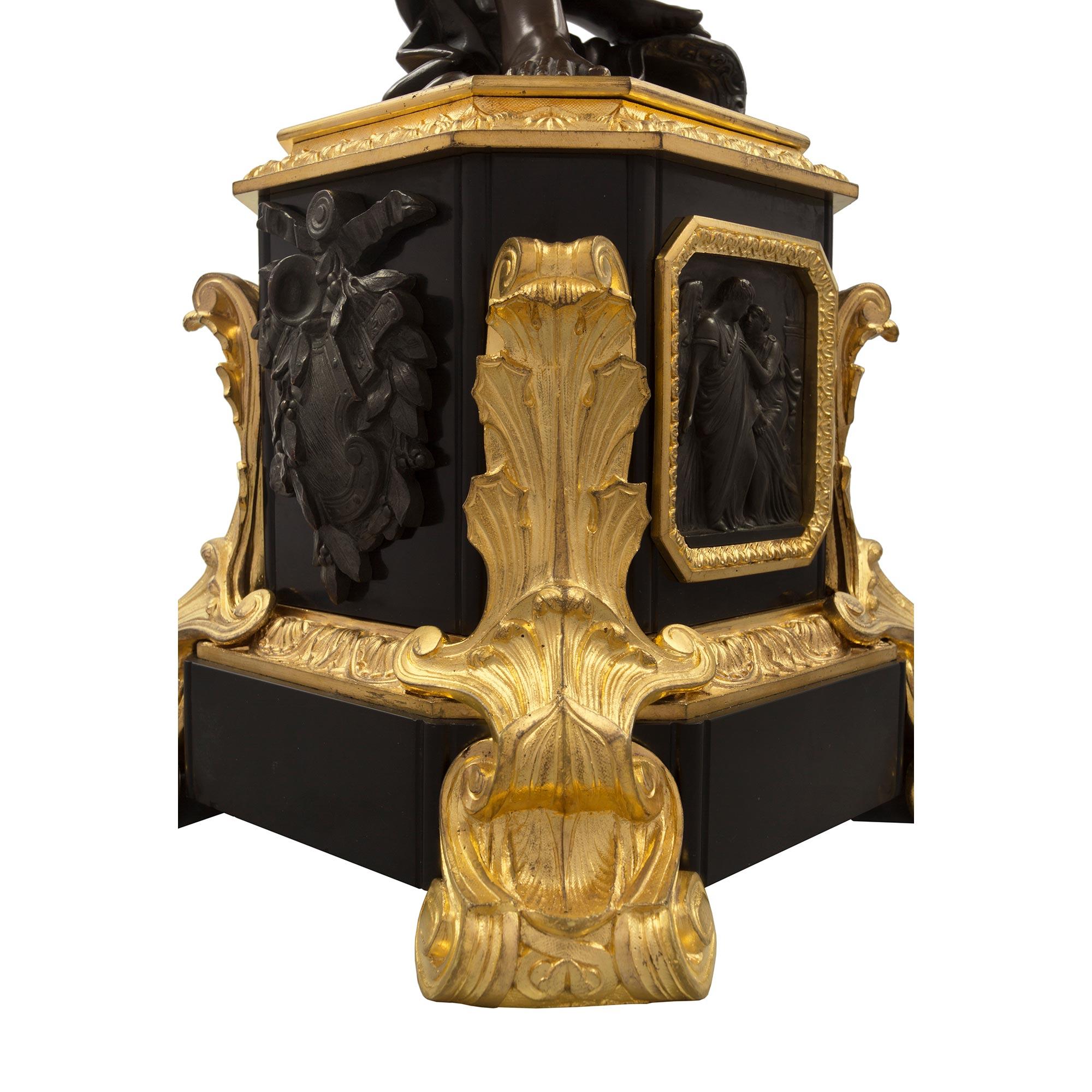 Paire de lampes françaises de style Renaissance du 19ème siècle en bronze patiné et bronze doré en vente 4