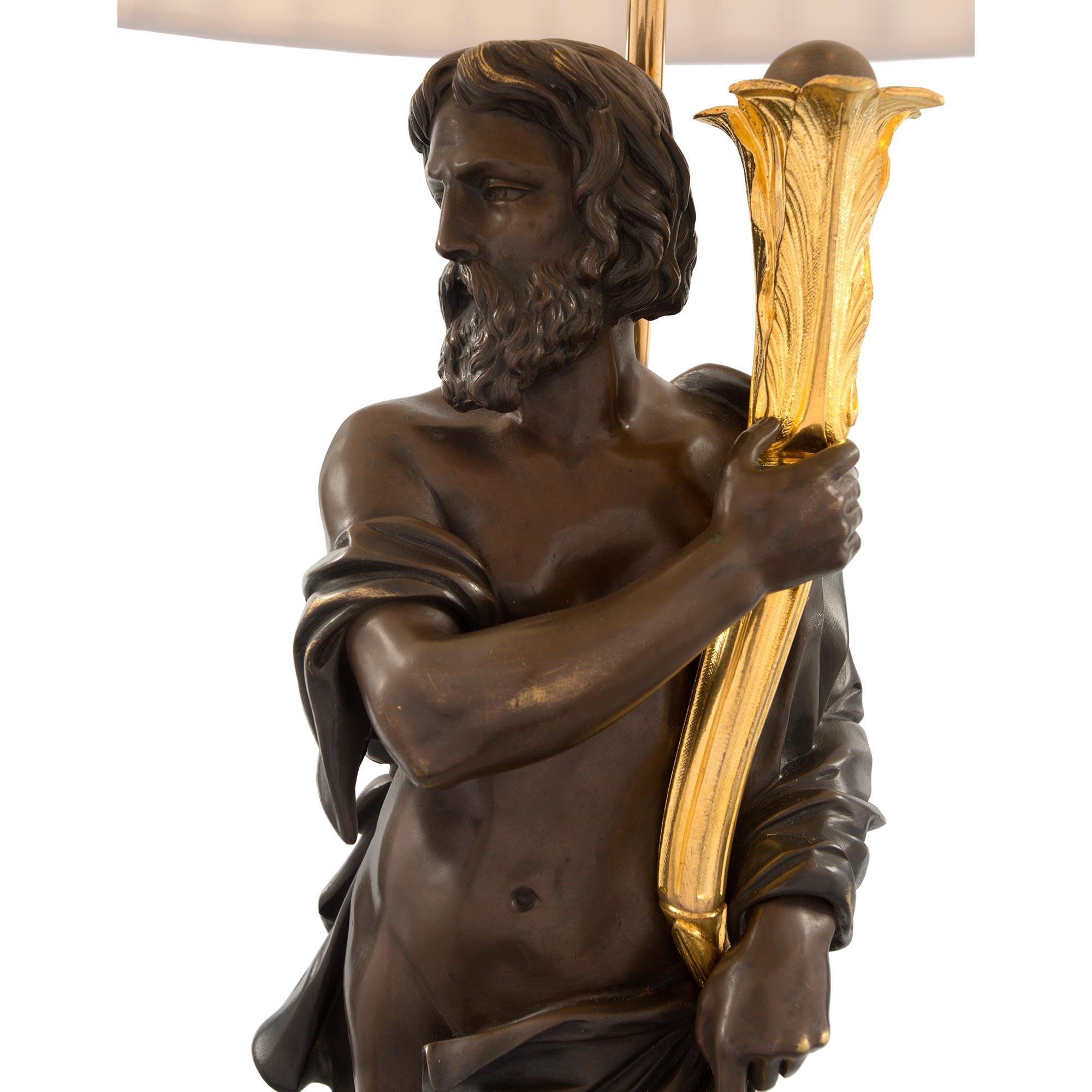 Paire de lampes françaises de style Renaissance du 19ème siècle en bronze patiné et bronze doré Bon état - En vente à West Palm Beach, FL