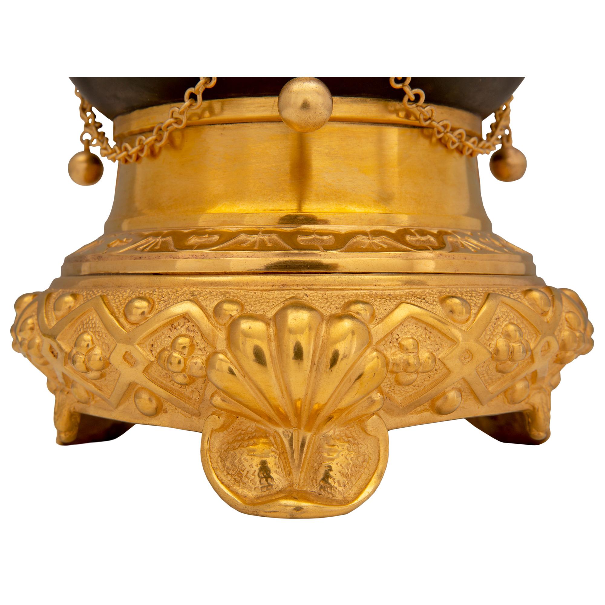 Bronze Paire de lampes françaises de style Renaissance du 19ème siècle en bronze patiné et bronze doré en vente