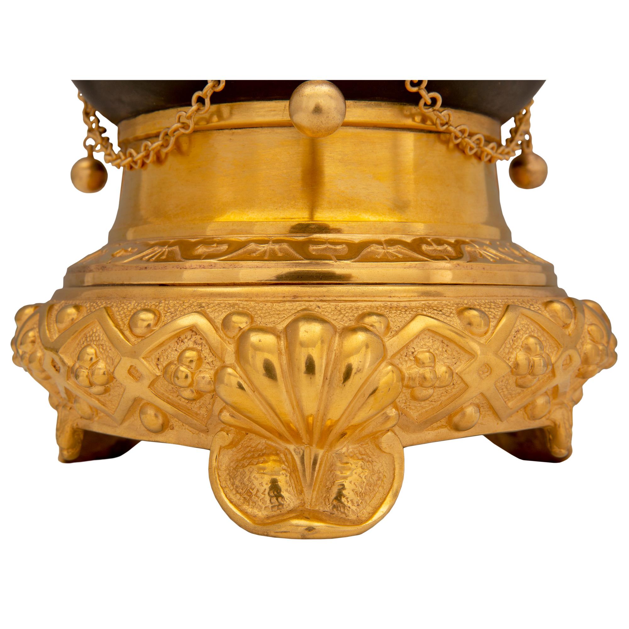 Bronzo Coppia di lampade francesi del XIX secolo in stile rinascimentale in bronzo patinato e ormolu in vendita