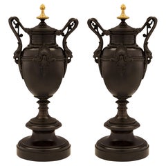 Coppia di urne in stile rinascimentale francese del XIX secolo in bronzo patinato e ormolu